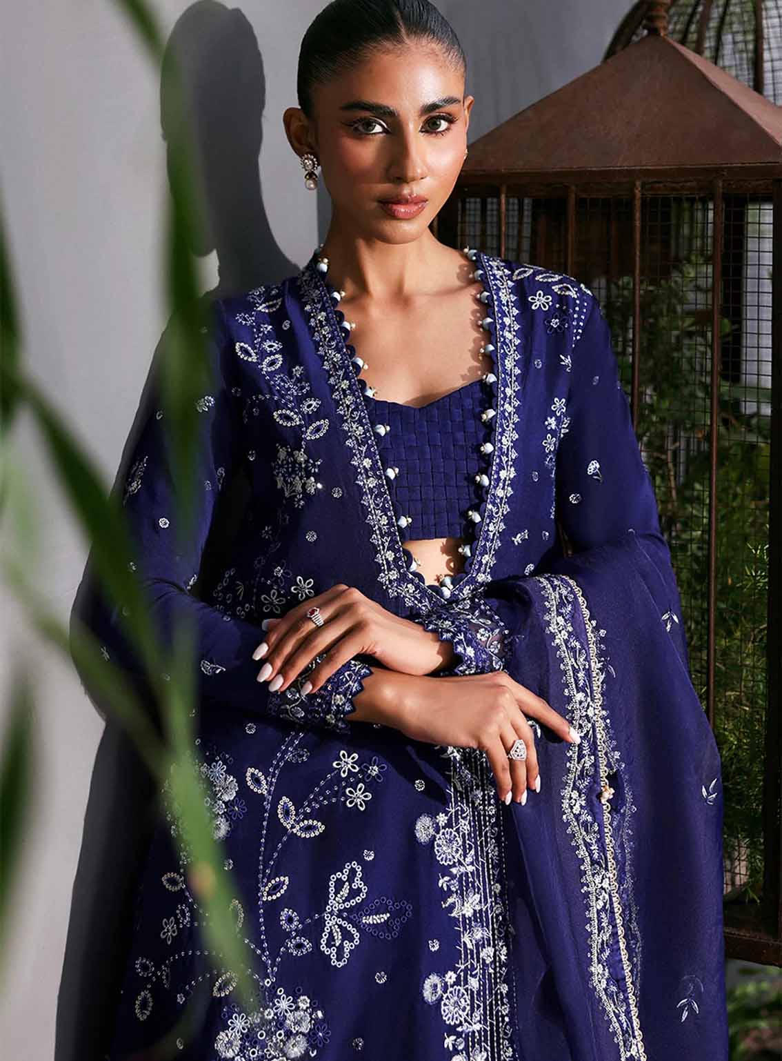 La Fuchsia By Afrozeh Embroidered Raw Silk 3 Piece Unstitched Suit AF25LFV1 D-04 MAISON La Fuchsia By Afrozeh Embroidered Raw Silk 3 Piece Unstitched Suit AF25LFV1 D-04 MAISON