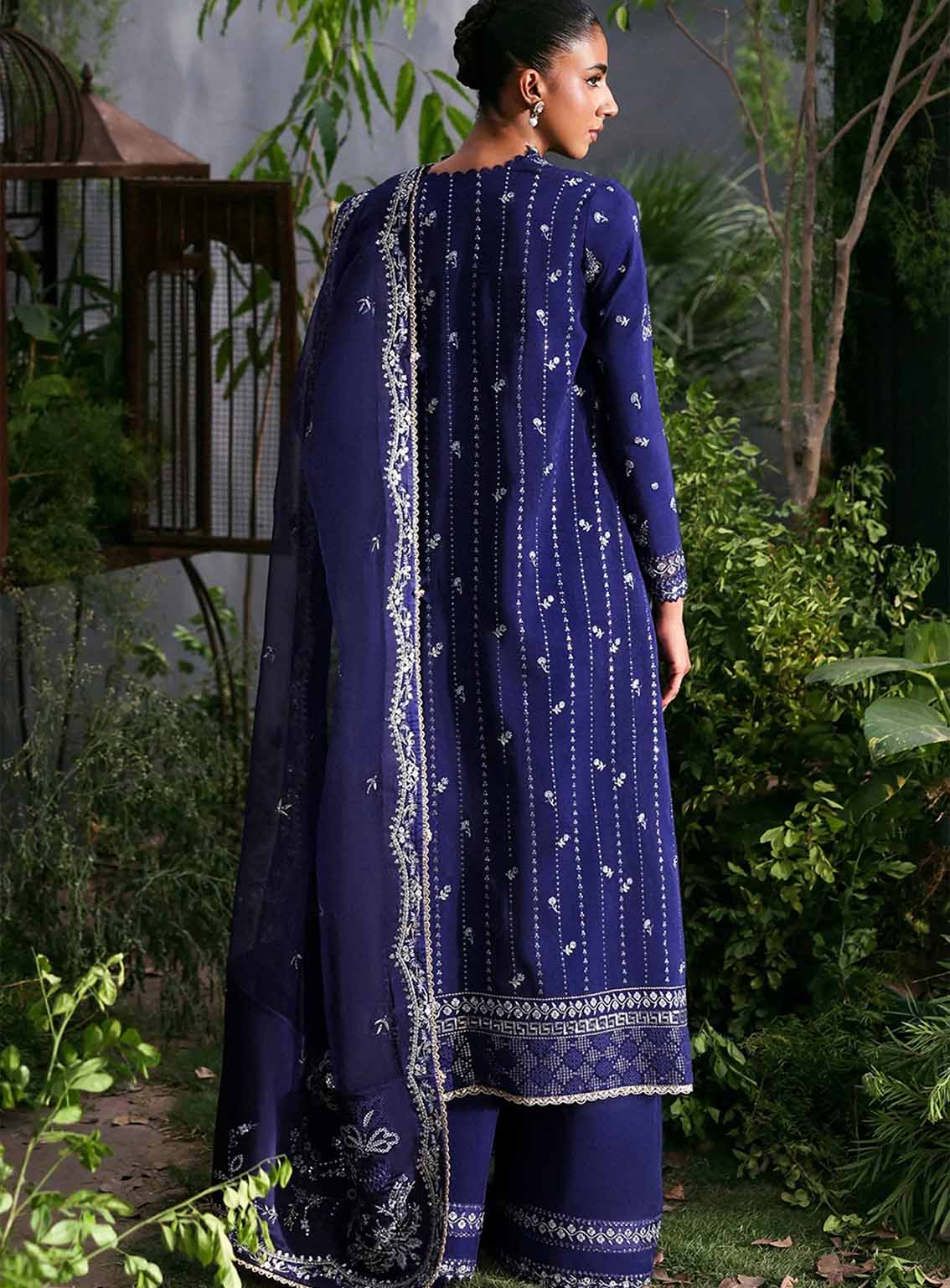 La Fuchsia By Afrozeh Embroidered Raw Silk 3 Piece Unstitched Suit AF25LFV1 D-04 MAISON La Fuchsia By Afrozeh Embroidered Raw Silk 3 Piece Unstitched Suit AF25LFV1 D-04 MAISON