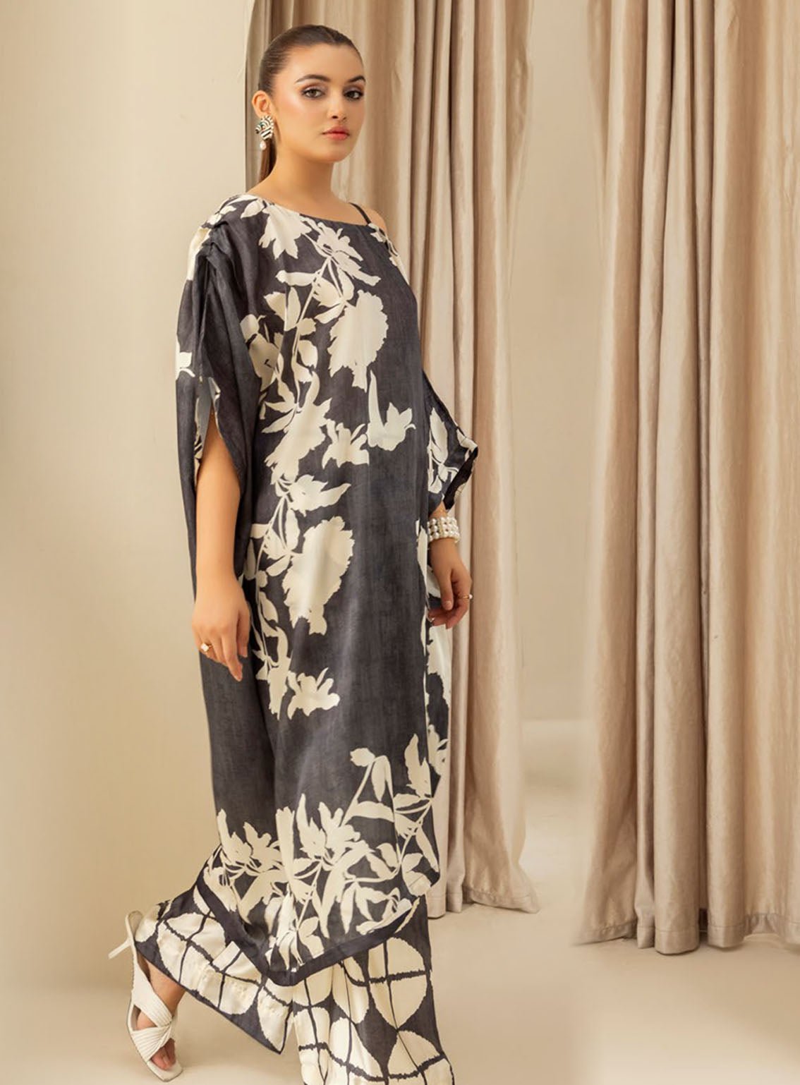La Soie By Gul Ahmed Printed Silk 2 Piece Unstitched Suit GA24LSV1 TS-42011 La Soie By Gul Ahmed Printed Silk 2 Piece Unstitched Suit GA24LSV1 TS-42011
