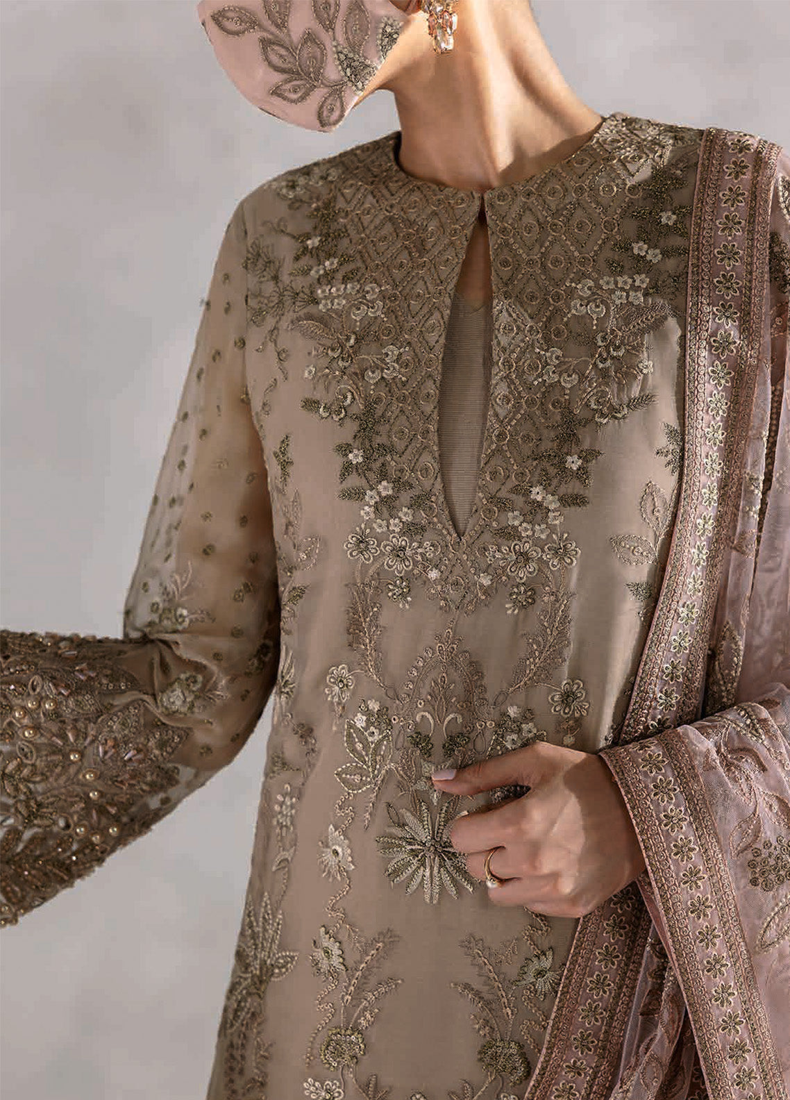 Laconic By Flossie Embroidered Chiffon 3 Piece Unstitched Suit FL25LV9 D-FE-910 Laconic By Flossie Embroidered Chiffon 3 Piece Unstitched Suit FL25LV9 D-FE-910