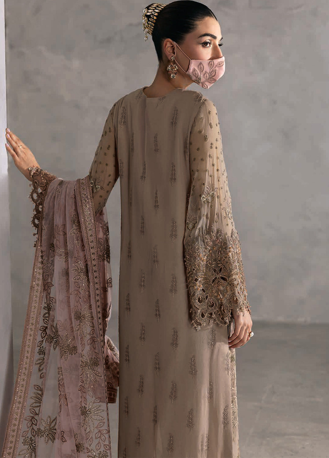 Laconic By Flossie Embroidered Chiffon 3 Piece Unstitched Suit FL25LV9 D-FE-910 Laconic By Flossie Embroidered Chiffon 3 Piece Unstitched Suit FL25LV9 D-FE-910