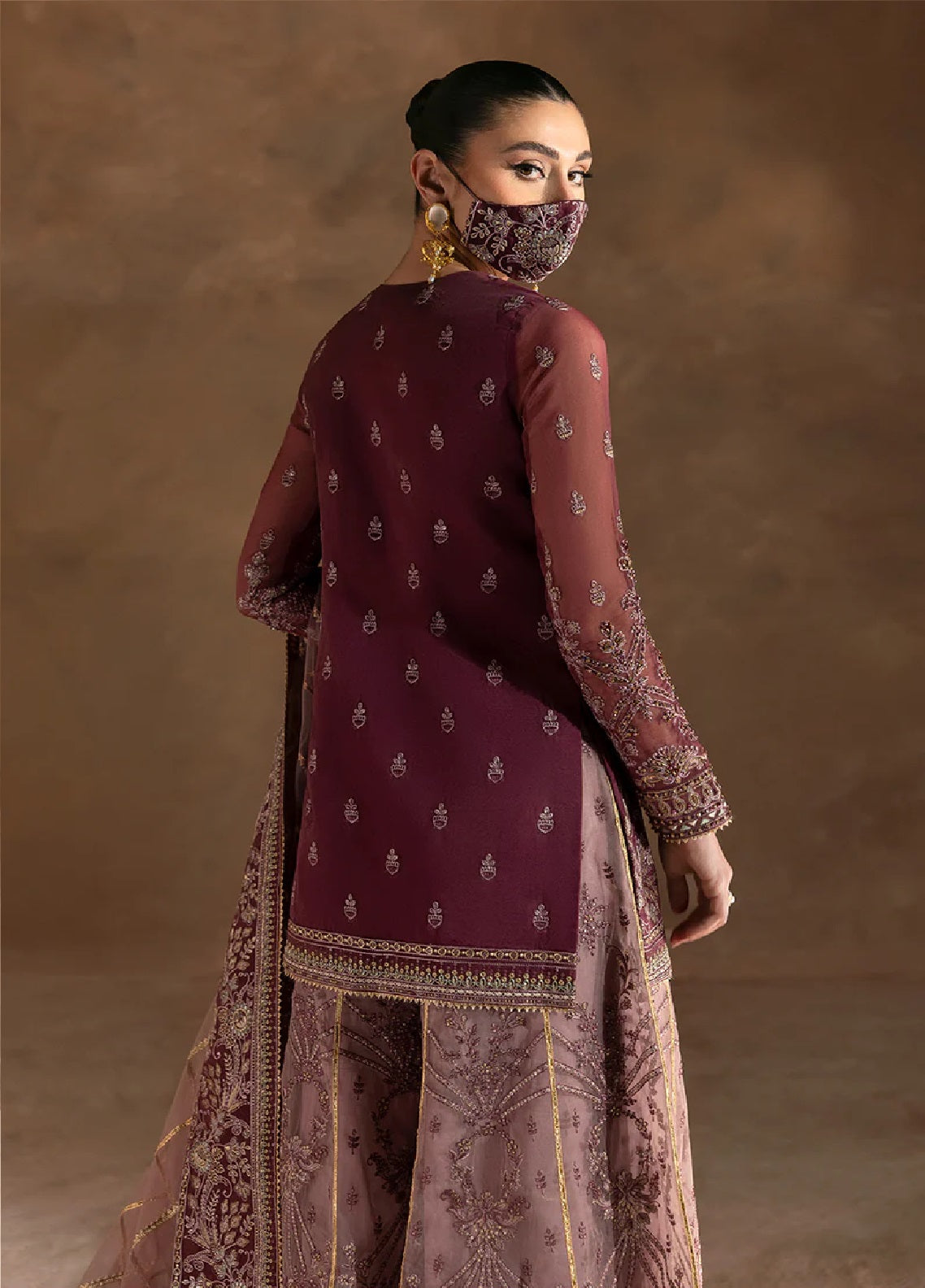 Laconic By Flossie Embroidered Organza 3 Piece Unstitched Suit FL25LV9 D-FE-906 Laconic By Flossie Embroidered Organza 3 Piece Unstitched Suit FL25LV9 D-FE-906