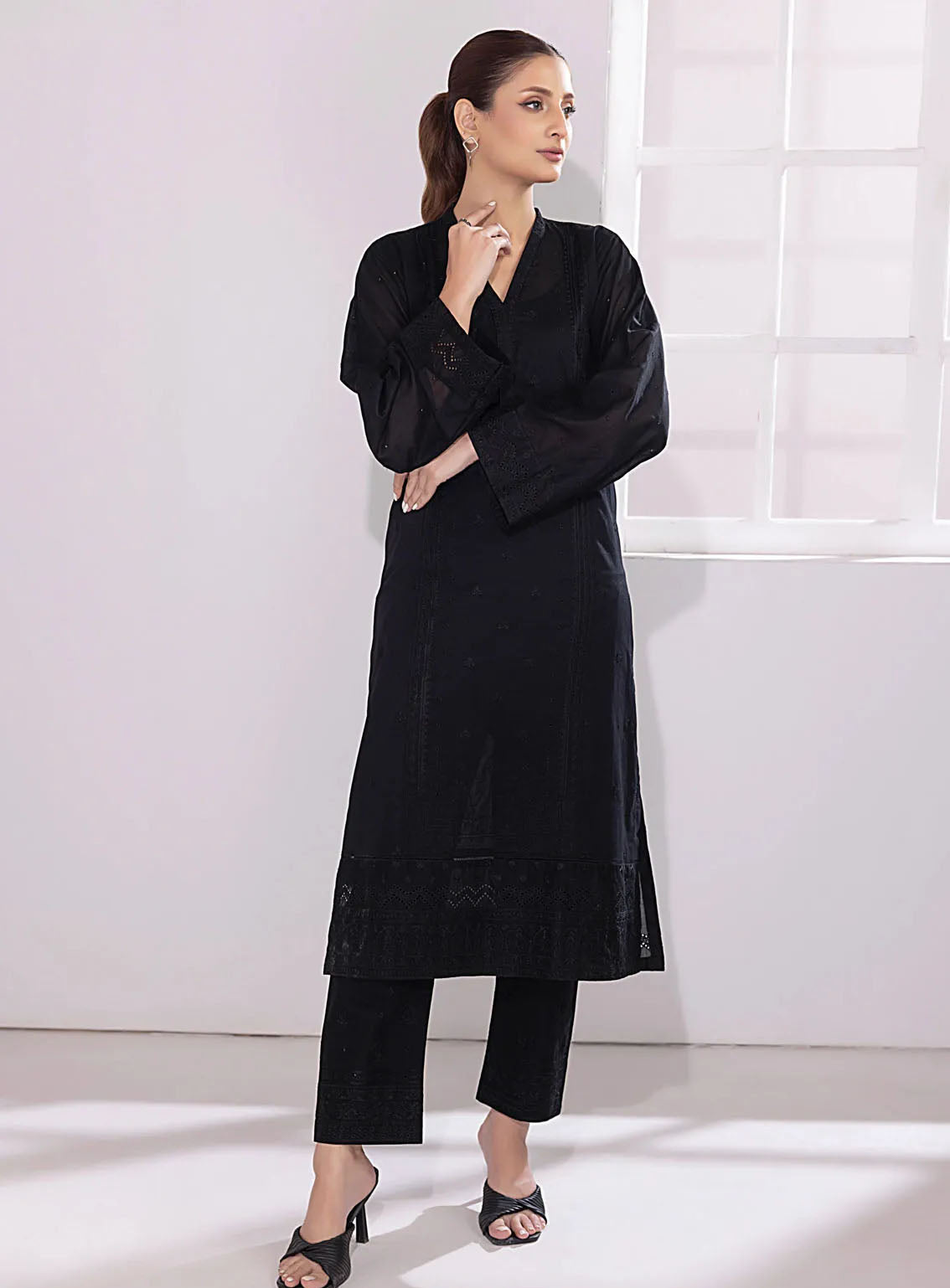 Lakhany Pret Embroidered Cambric Kurti LG-IZ-0110 Lakhany Pret Embroidered Cambric Kurti LG-IZ-0110