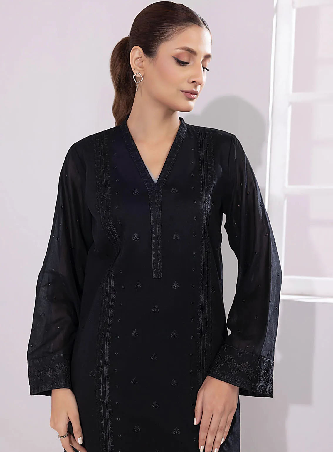 Lakhany Pret Embroidered Cambric Kurti LG-IZ-0110 Lakhany Pret Embroidered Cambric Kurti LG-IZ-0110