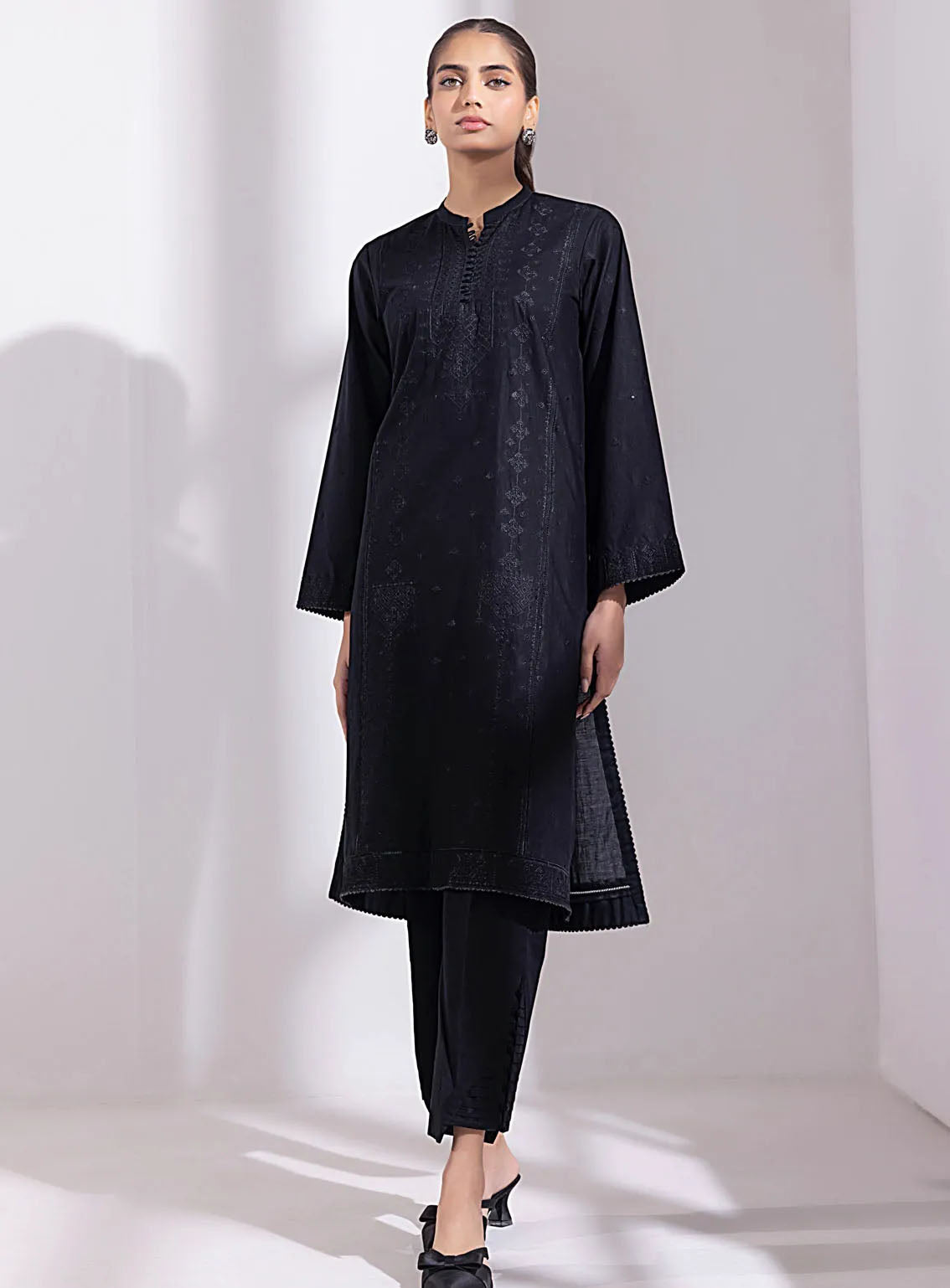 Lakhany Pret Embroidered Cambric Kurti LG-IZ-0173 Lakhany Pret Embroidered Cambric Kurti LG-IZ-0173