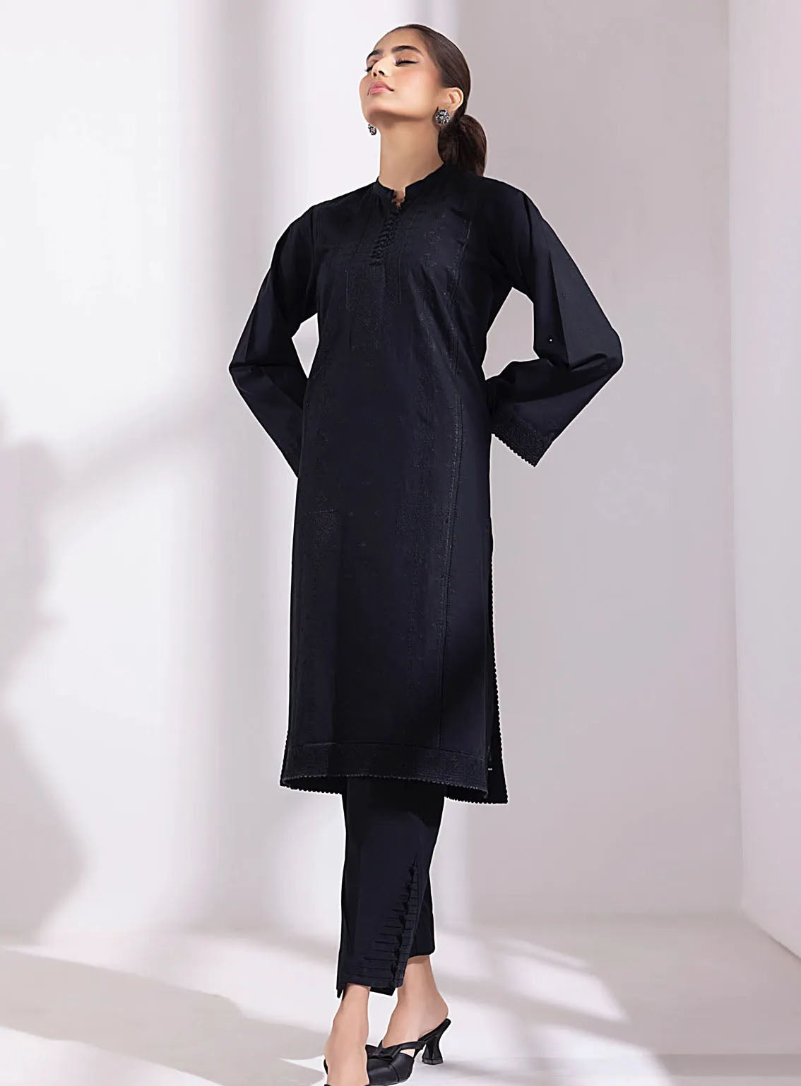 Lakhany Pret Embroidered Cambric Kurti LG-IZ-0173 Lakhany Pret Embroidered Cambric Kurti LG-IZ-0173