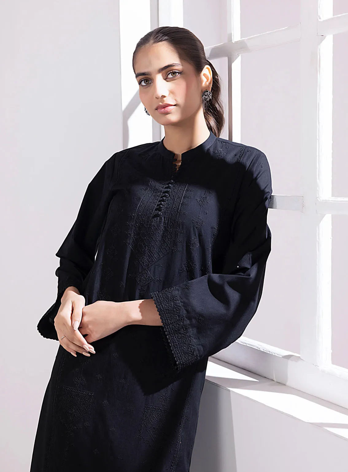 Lakhany Pret Embroidered Cambric Kurti LG-IZ-0173 Lakhany Pret Embroidered Cambric Kurti LG-IZ-0173