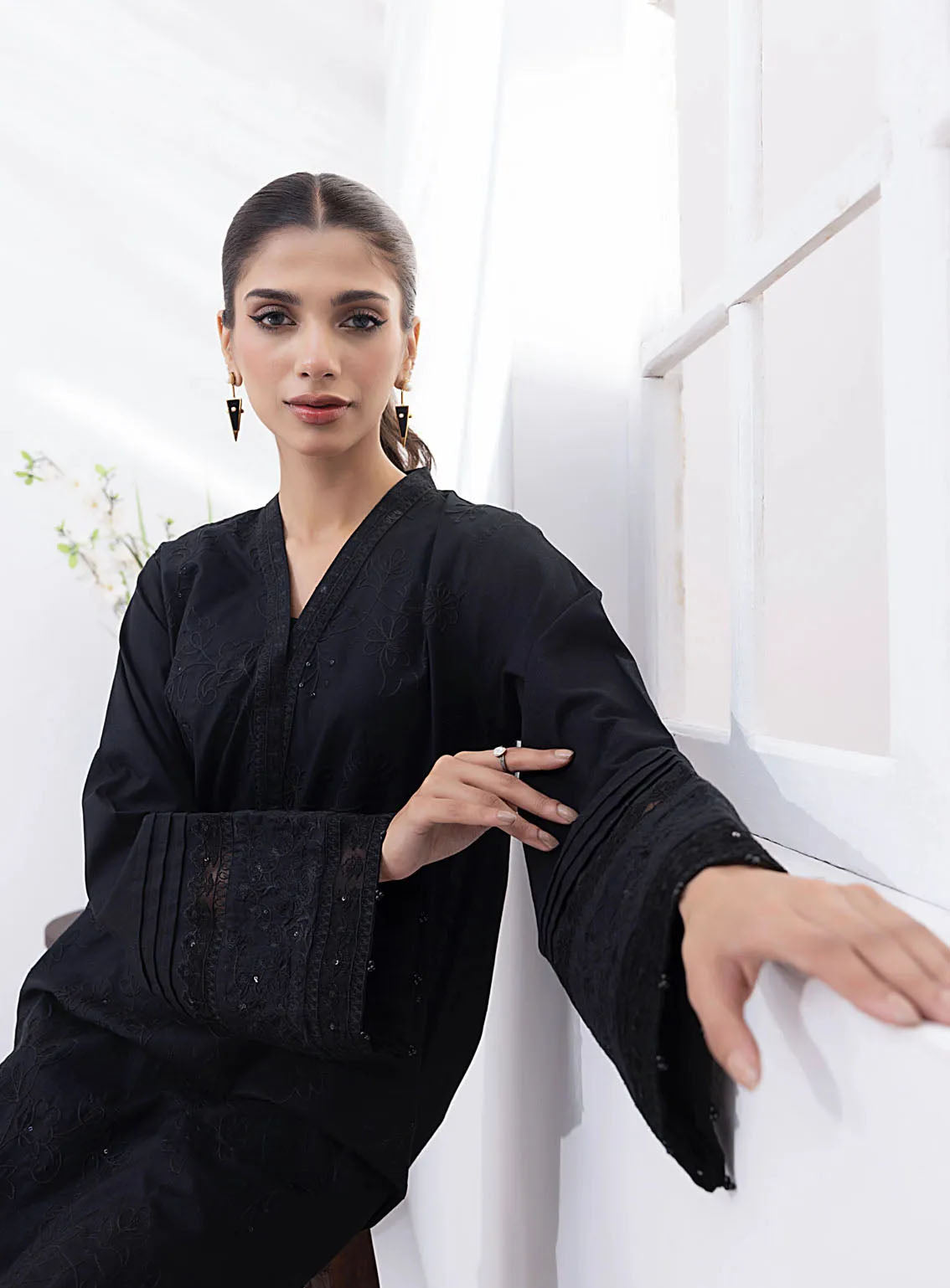 Lakhany Pret Embroidered Cambric Kurti LG-SK-0159 Lakhany Pret Embroidered Cambric Kurti LG-SK-0159