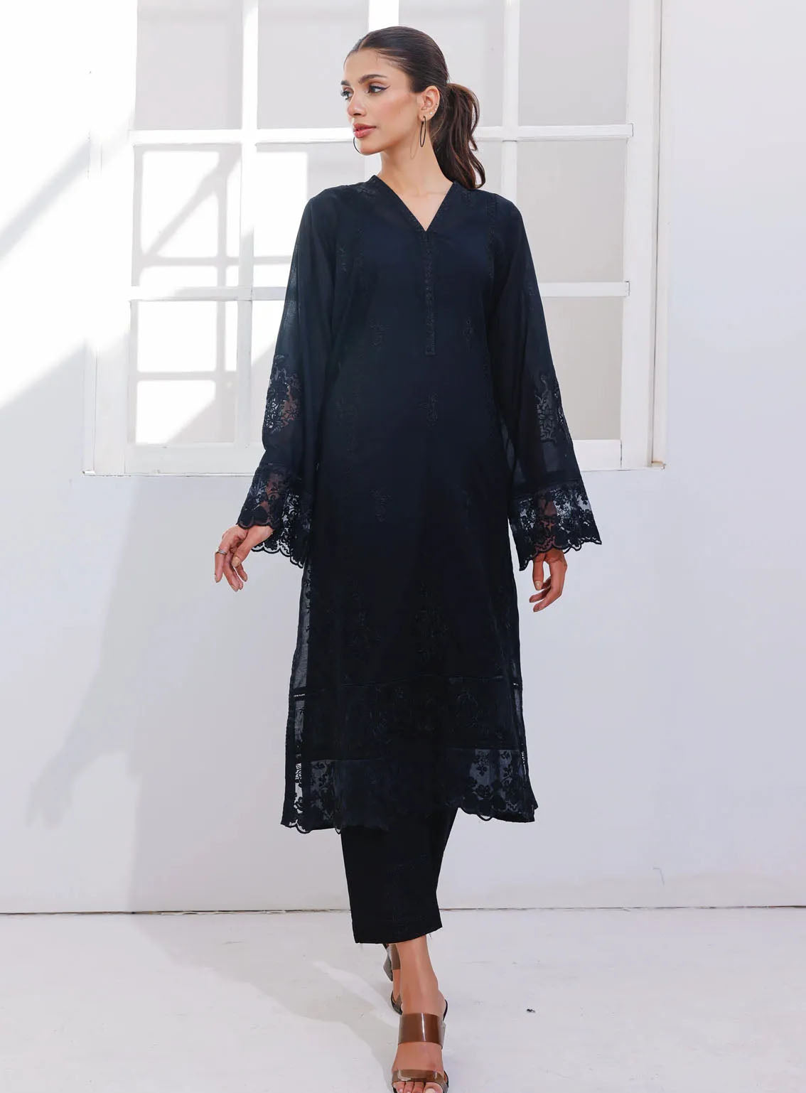 Lakhany Pret Embroidered Cambric Kurti LG-UB-0004 Lakhany Pret Embroidered Cambric Kurti LG-UB-0004