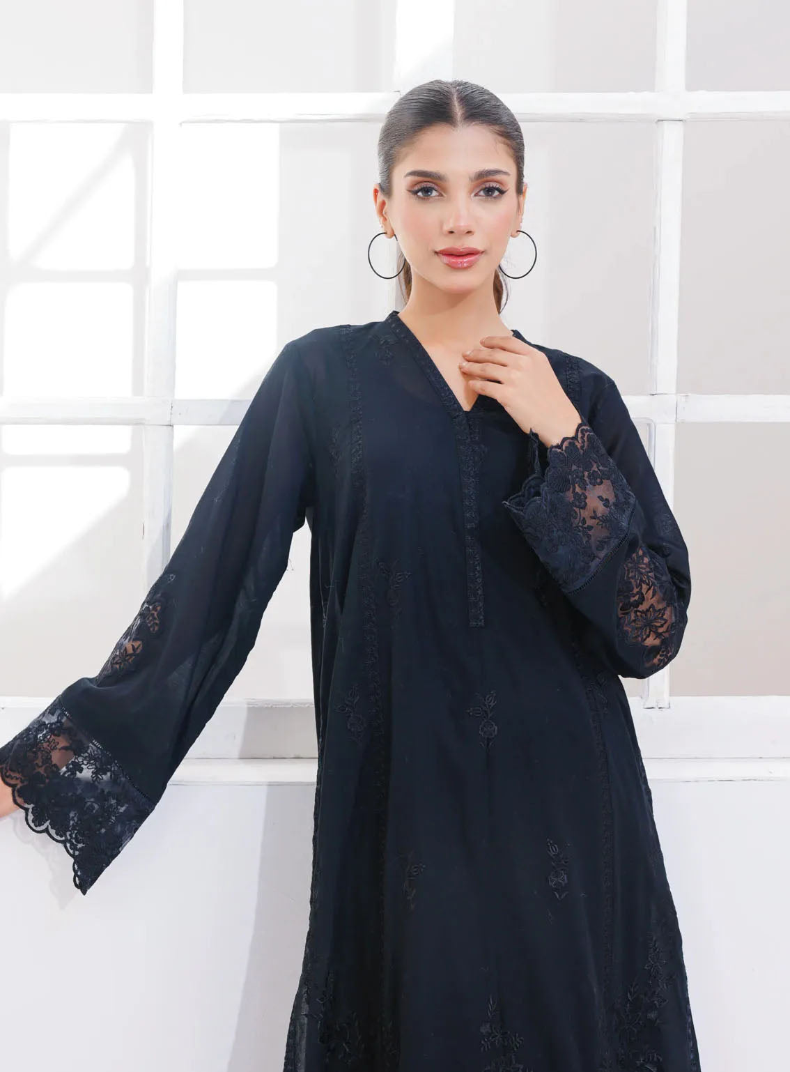 Lakhany Pret Embroidered Cambric Kurti LG-UB-0004 Lakhany Pret Embroidered Cambric Kurti LG-UB-0004