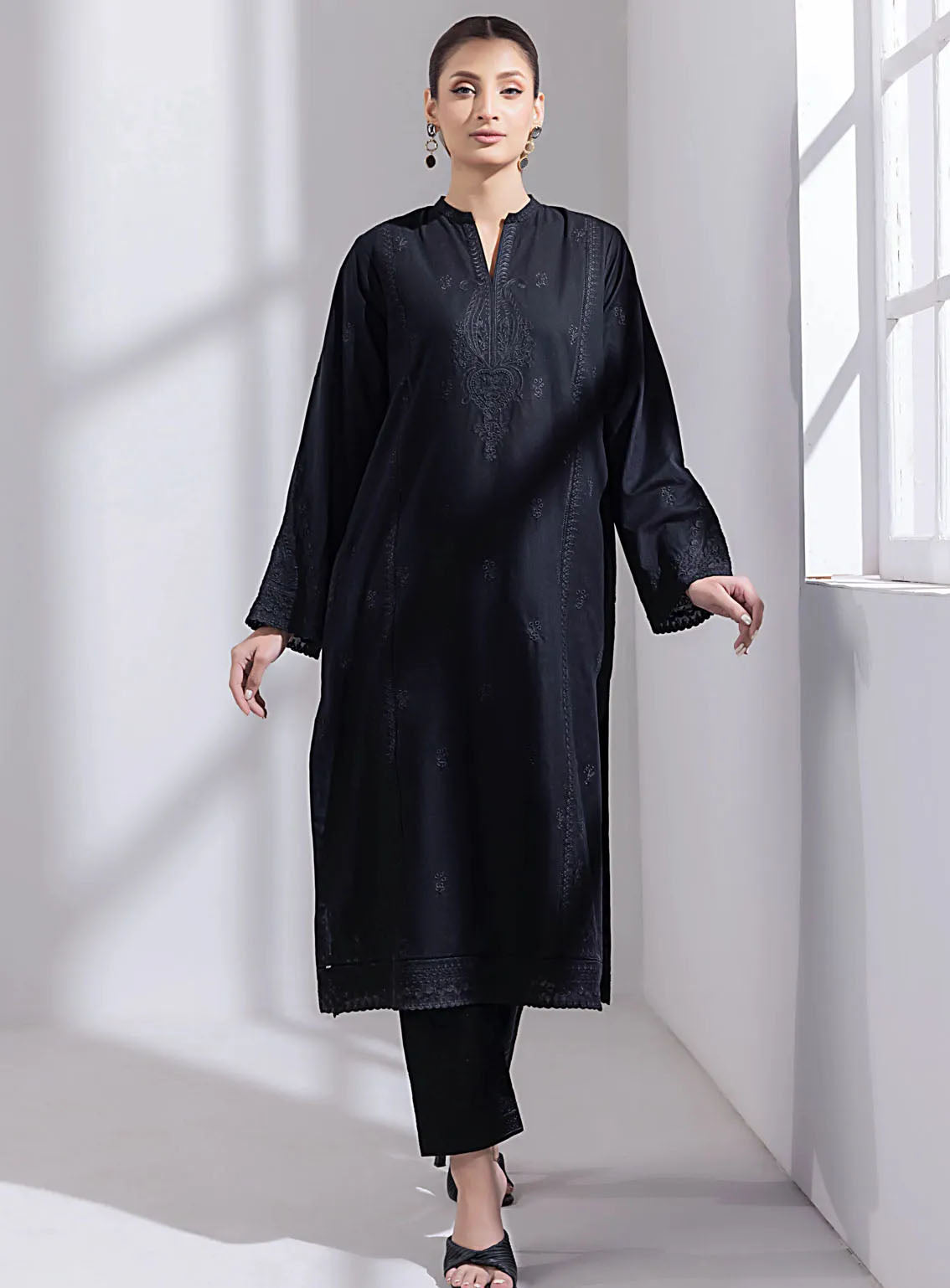 Lakhany Pret Embroidered Cambric Kurti LG-UB-0012 Lakhany Pret Embroidered Cambric Kurti LG-UB-0012