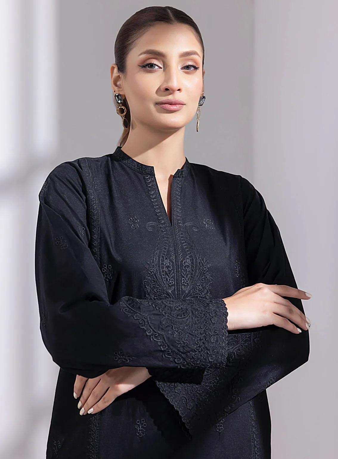 Lakhany Pret Embroidered Cambric Kurti LG-UB-0012 Lakhany Pret Embroidered Cambric Kurti LG-UB-0012