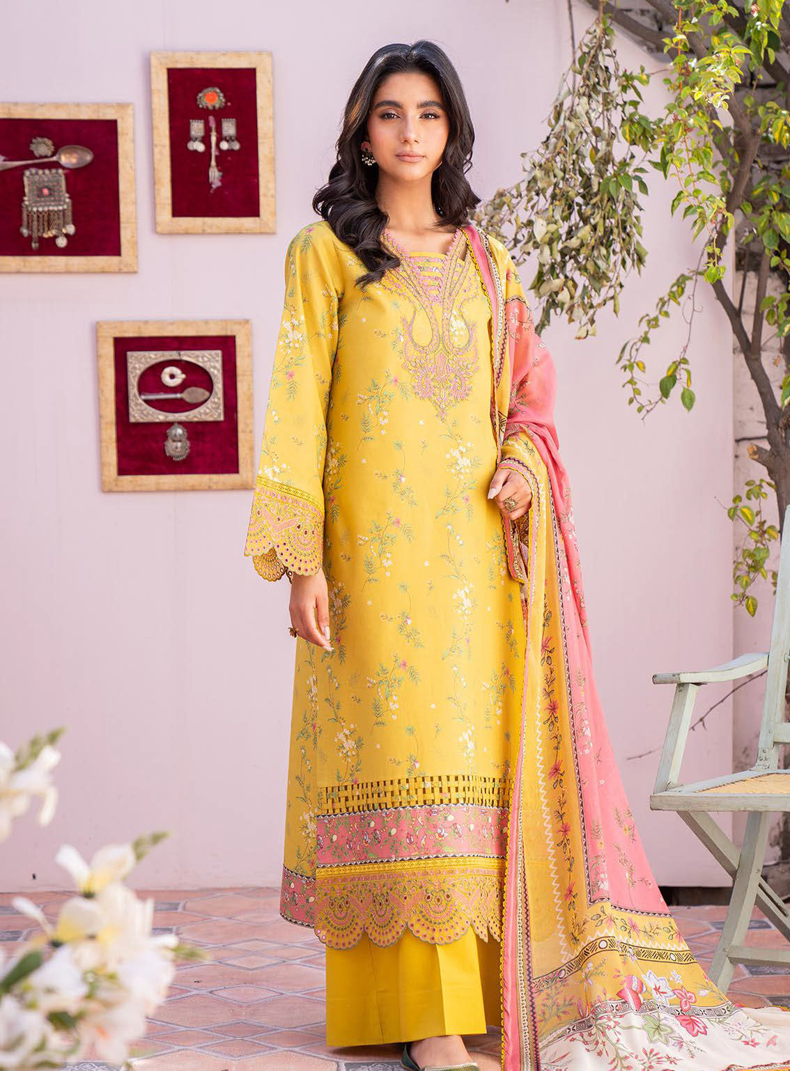 Lamhay By Bin Ilyas Luxury Embroidered Lawn 3 Piece Unstitched Suit BI24LLEL D-101 Lamhay By Bin Ilyas Luxury Embroidered Lawn 3 Piece Unstitched Suit BI24LLEL D-101
