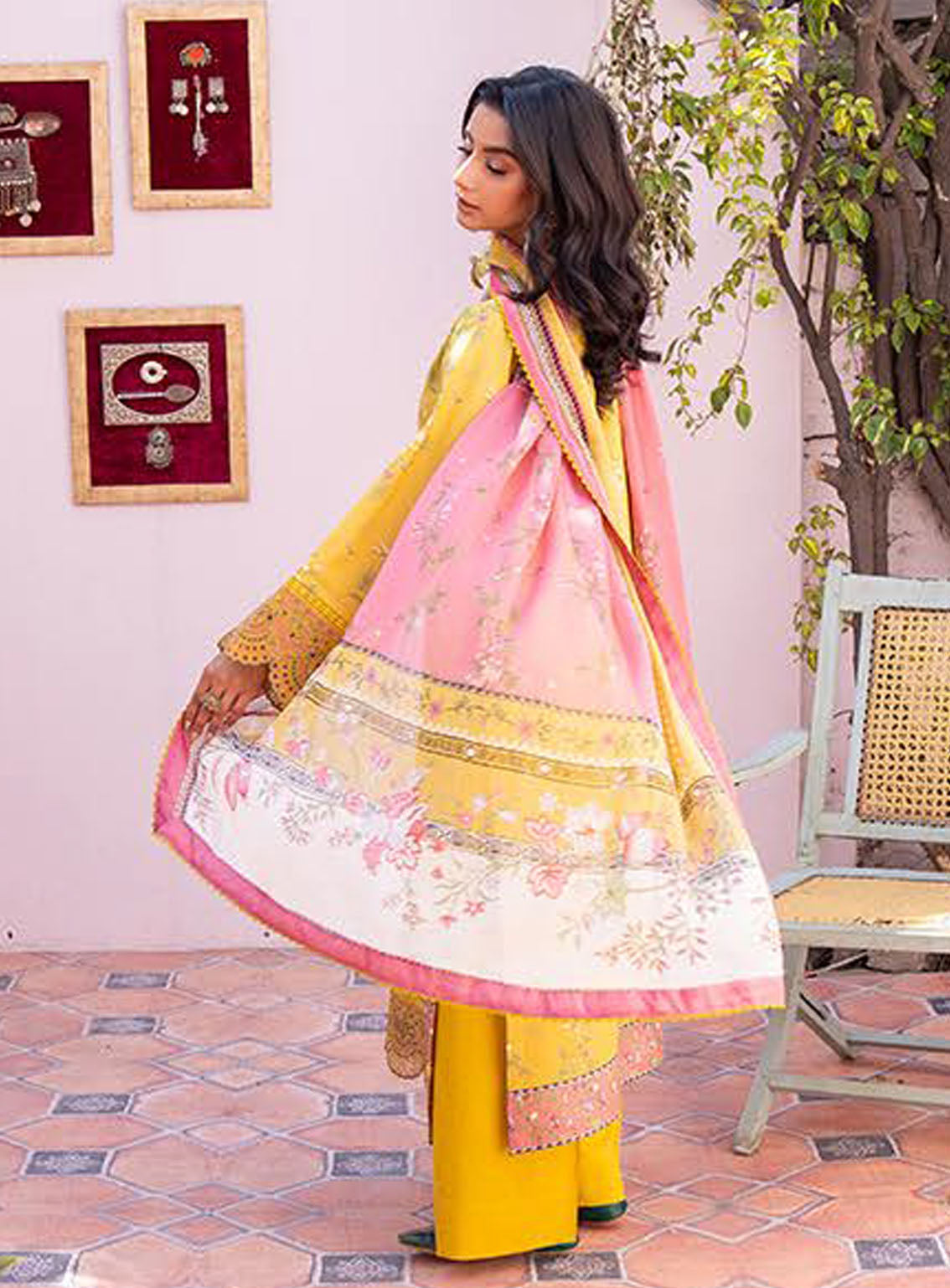 Lamhay By Bin Ilyas Luxury Embroidered Lawn 3 Piece Unstitched Suit BI24LLEL D-101 Lamhay By Bin Ilyas Luxury Embroidered Lawn 3 Piece Unstitched Suit BI24LLEL D-101
