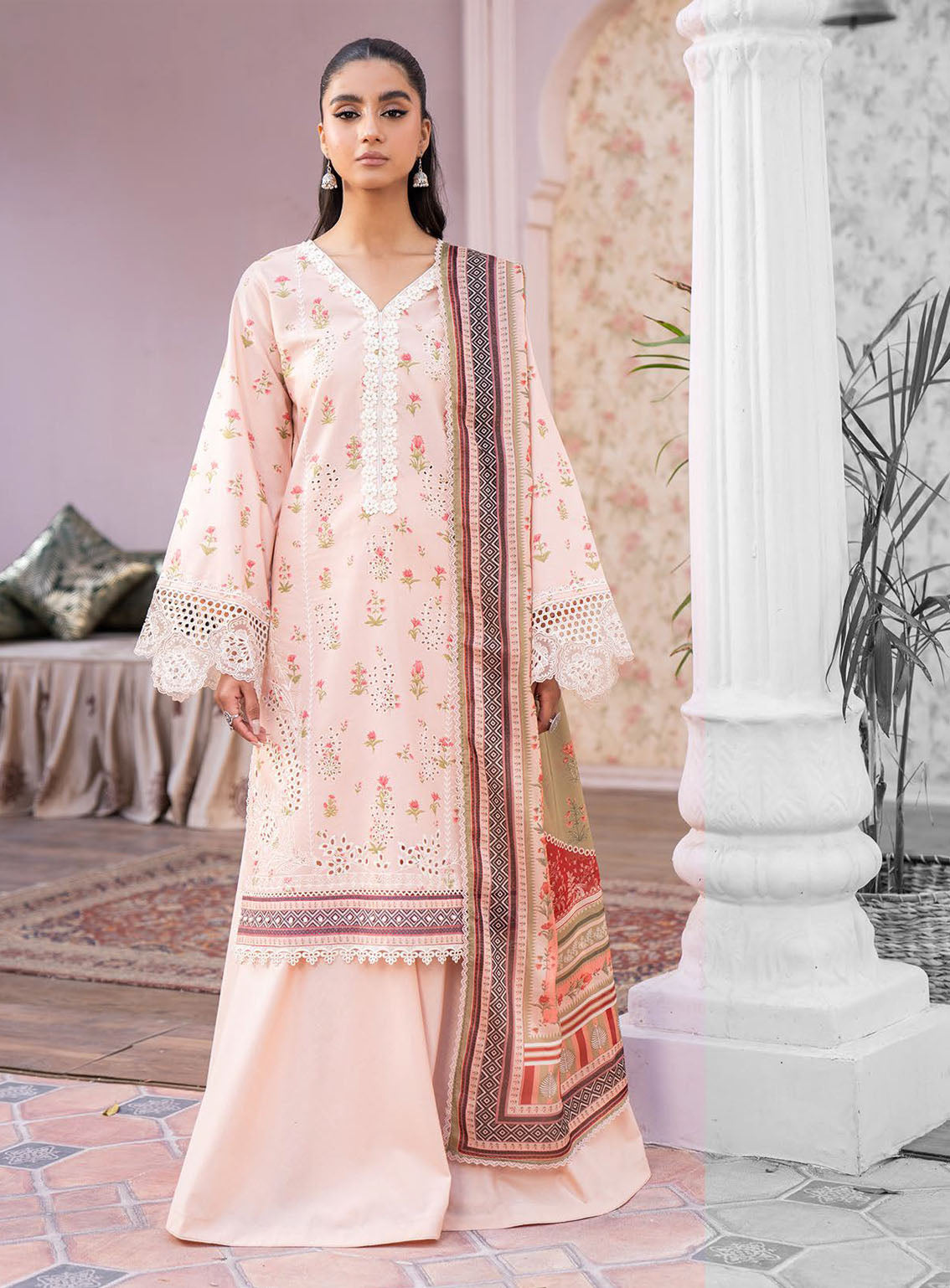 Lamhay By Bin Ilyas Luxury Embroidered Lawn 3 Piece Unstitched Suit BI24LLEL D-102 Lamhay By Bin Ilyas Luxury Embroidered Lawn 3 Piece Unstitched Suit BI24LLEL D-102