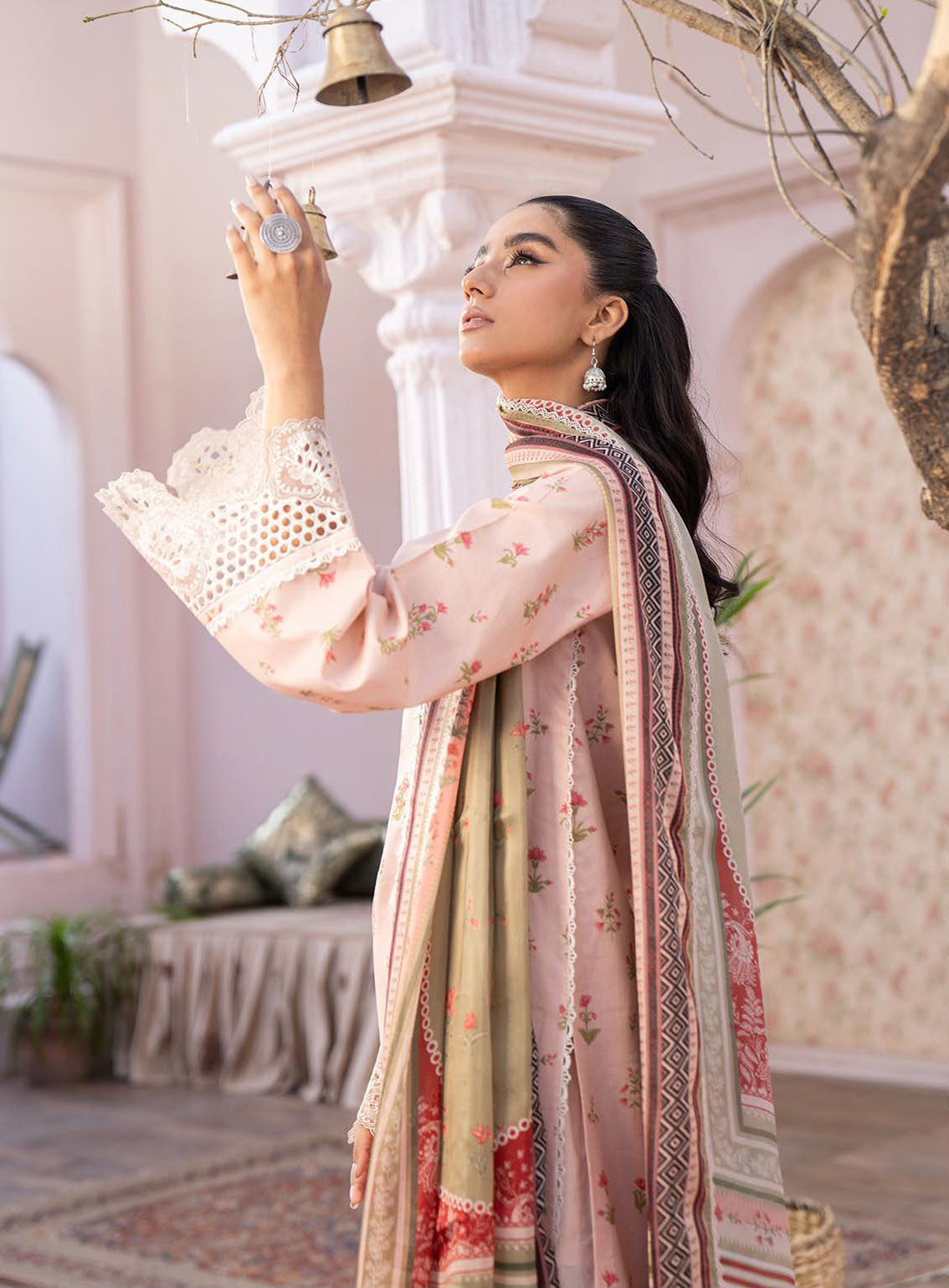 Lamhay By Bin Ilyas Luxury Embroidered Lawn 3 Piece Unstitched Suit BI24LLEL D-102 Lamhay By Bin Ilyas Luxury Embroidered Lawn 3 Piece Unstitched Suit BI24LLEL D-102