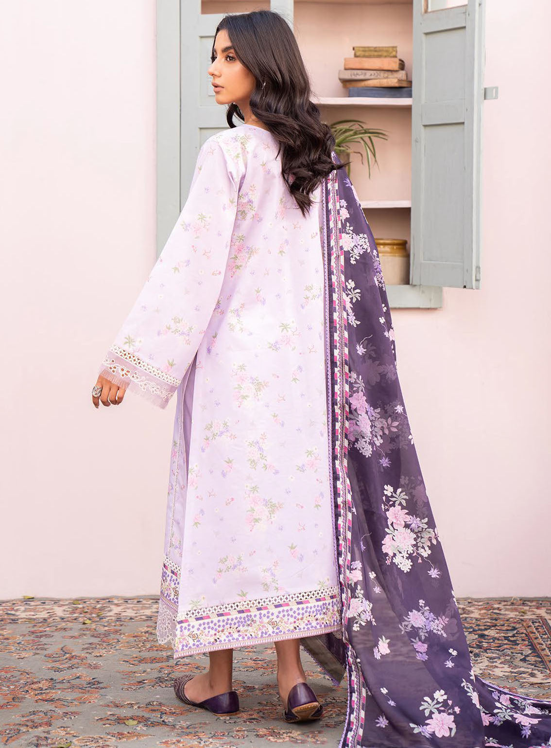 Lamhay By Bin Ilyas Luxury Embroidered Lawn 3 Piece Unstitched Suit BI24LLEL D-103 Lamhay By Bin Ilyas Luxury Embroidered Lawn 3 Piece Unstitched Suit BI24LLEL D-103