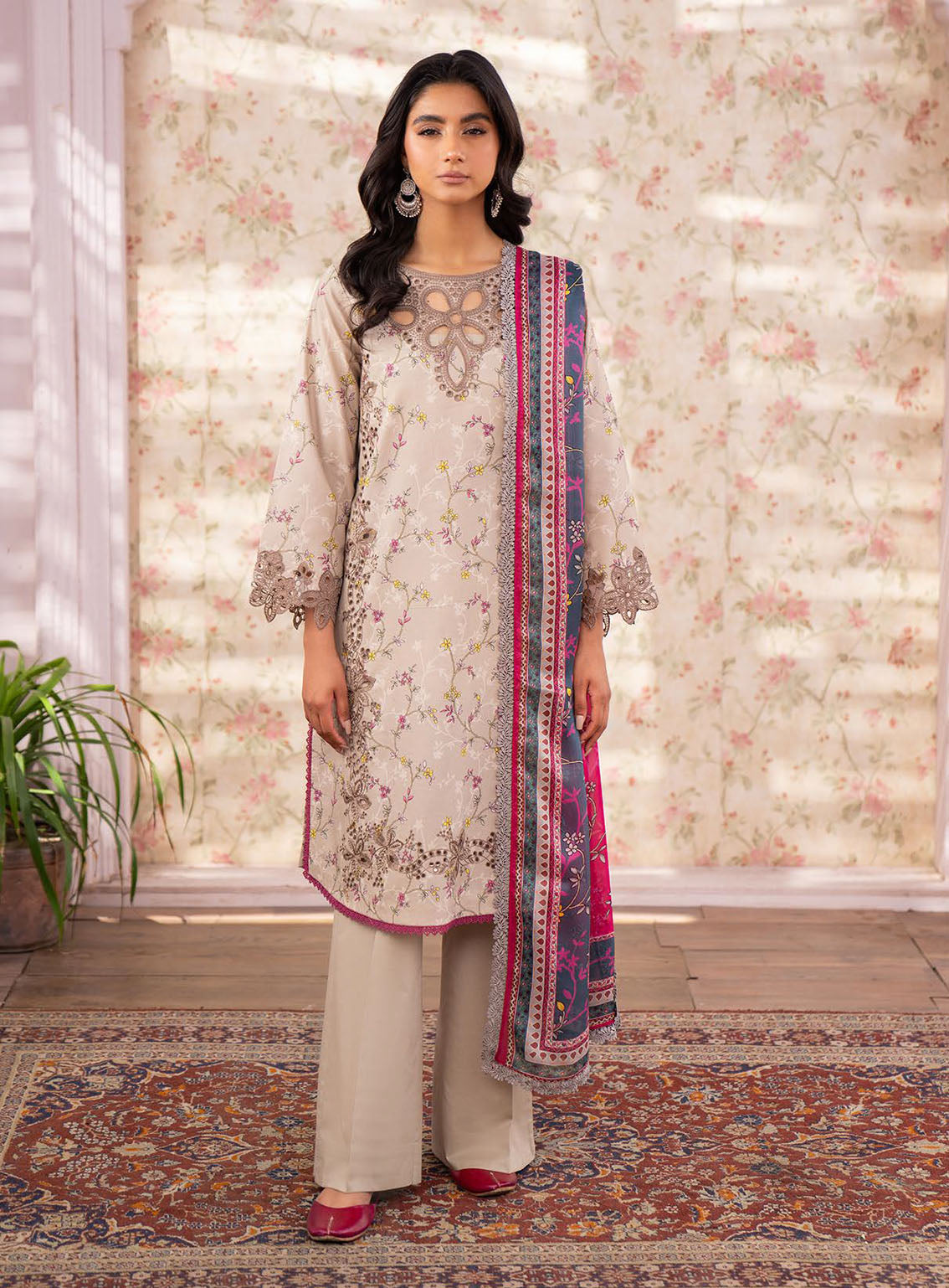Lamhay By Bin Ilyas Luxury Embroidered Lawn 3 Piece Unstitched Suit BI24LLEL D-105 Lamhay By Bin Ilyas Luxury Embroidered Lawn 3 Piece Unstitched Suit BI24LLEL D-105