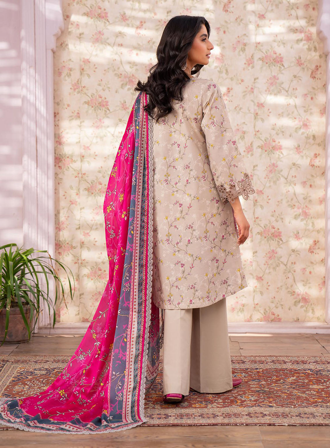 Lamhay By Bin Ilyas Luxury Embroidered Lawn 3 Piece Unstitched Suit BI24LLEL D-105 Lamhay By Bin Ilyas Luxury Embroidered Lawn 3 Piece Unstitched Suit BI24LLEL D-105