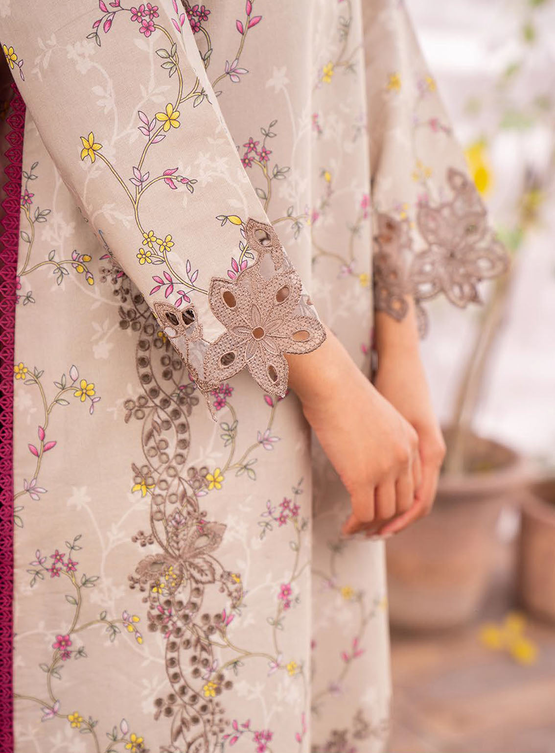 Lamhay By Bin Ilyas Luxury Embroidered Lawn 3 Piece Unstitched Suit BI24LLEL D-105 Lamhay By Bin Ilyas Luxury Embroidered Lawn 3 Piece Unstitched Suit BI24LLEL D-105