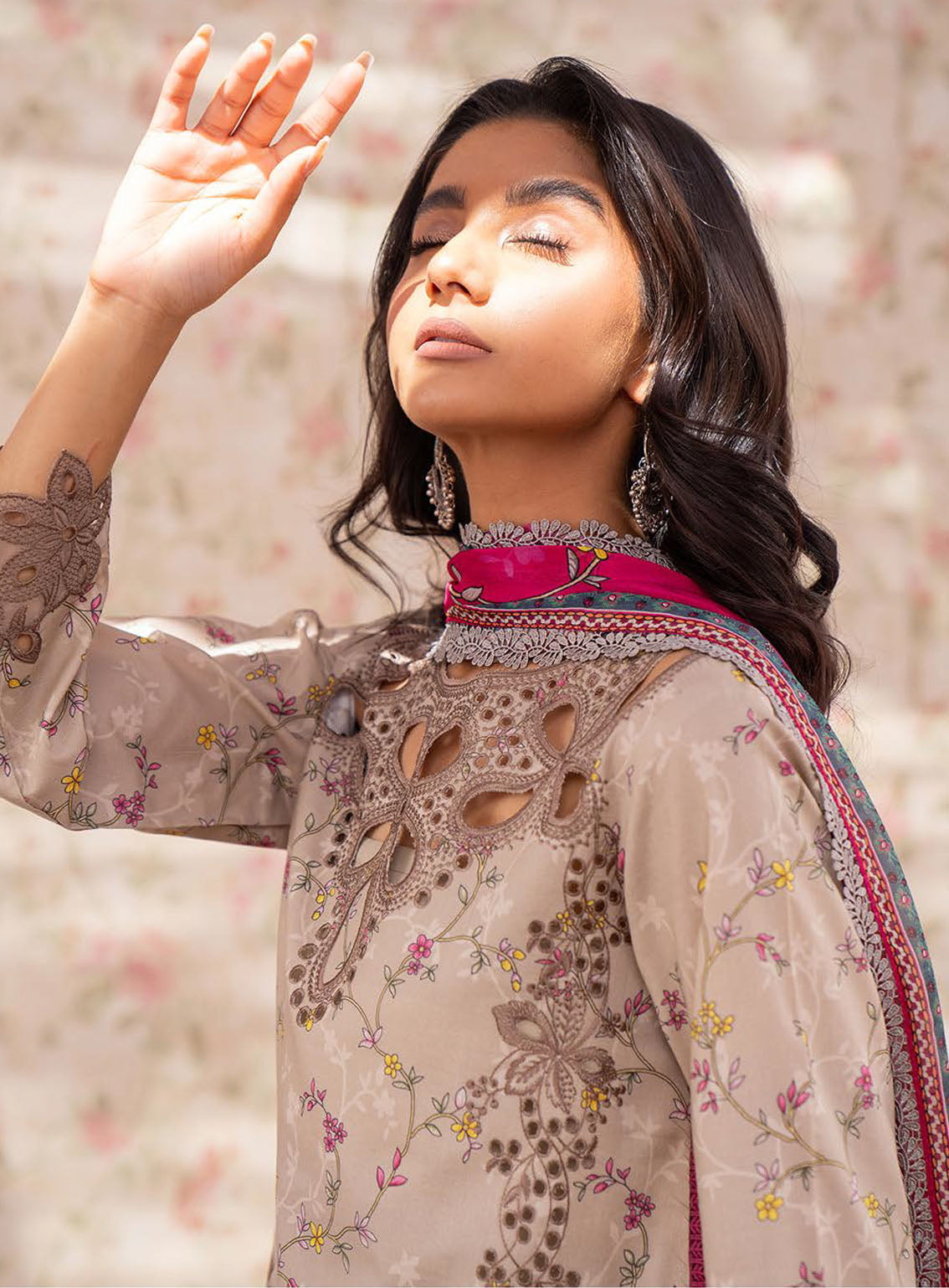 Lamhay By Bin Ilyas Luxury Embroidered Lawn 3 Piece Unstitched Suit BI24LLEL D-105 Lamhay By Bin Ilyas Luxury Embroidered Lawn 3 Piece Unstitched Suit BI24LLEL D-105