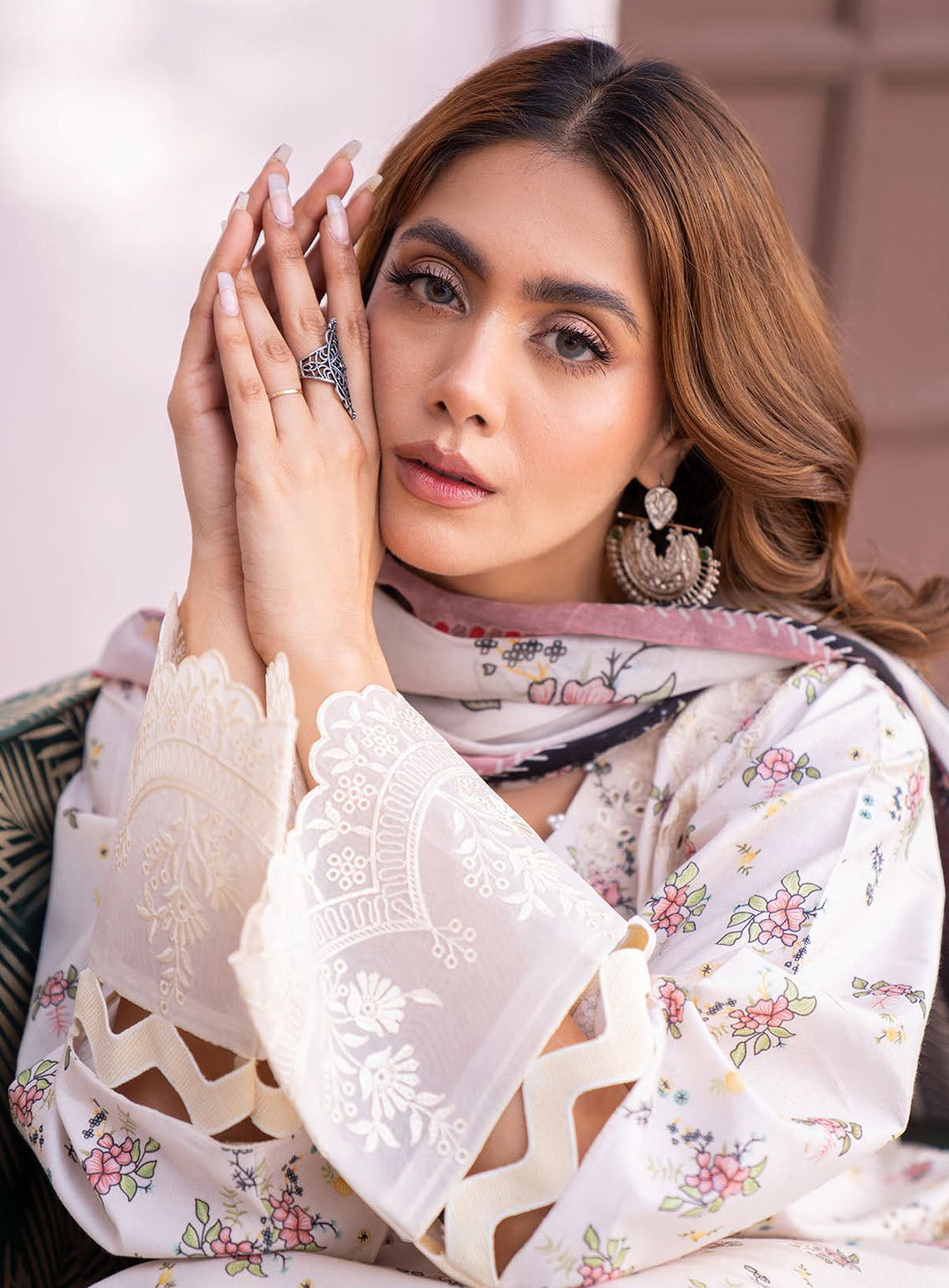 Lamhay By Bin Ilyas Luxury Embroidered Lawn 3 Piece Unstitched Suit BI24LLEL D-106 Lamhay By Bin Ilyas Luxury Embroidered Lawn 3 Piece Unstitched Suit BI24LLEL D-106