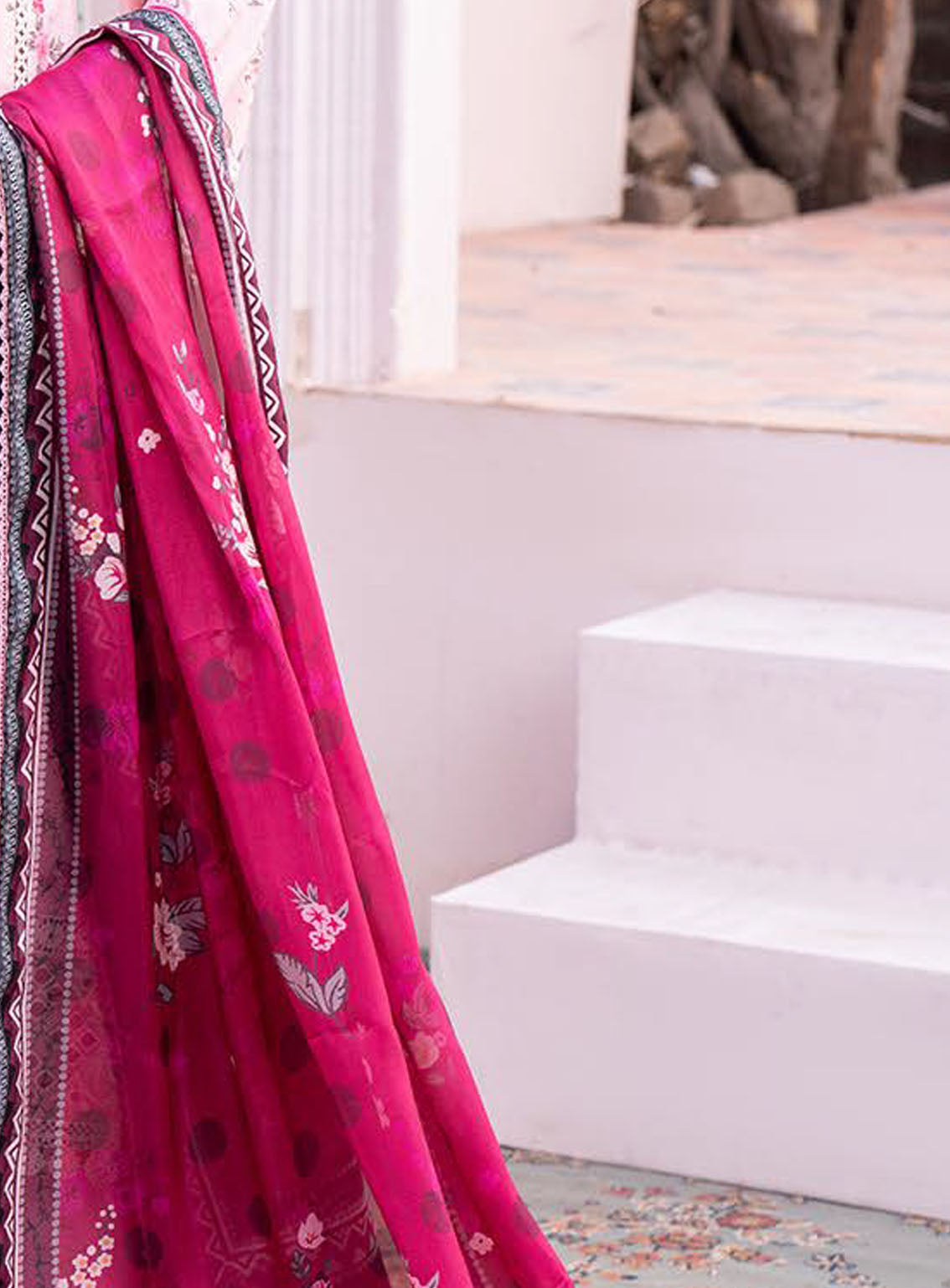 Lamhay By Bin Ilyas Luxury Embroidered Lawn 3 Piece Unstitched Suit BI24LLEL D-108 Lamhay By Bin Ilyas Luxury Embroidered Lawn 3 Piece Unstitched Suit BI24LLEL D-108