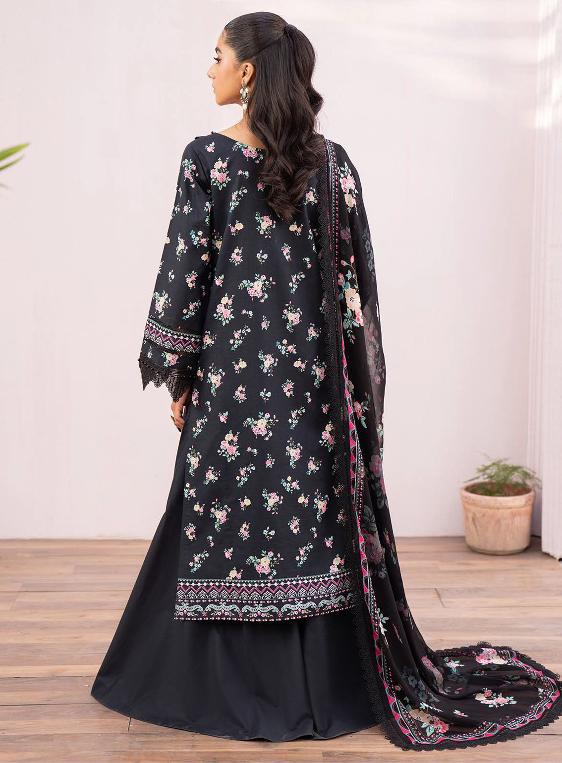 Lamhay By Bin Ilyas Luxury Embroidered Lawn 3 Piece Unstitched Suit BI24LLEL D-110 Lamhay By Bin Ilyas Luxury Embroidered Lawn 3 Piece Unstitched Suit BI24LLEL D-110