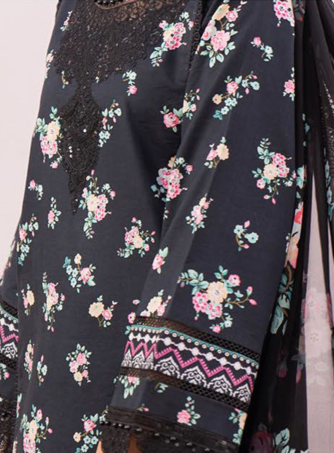 Lamhay By Bin Ilyas Luxury Embroidered Lawn 3 Piece Unstitched Suit BI24LLEL D-110 Lamhay By Bin Ilyas Luxury Embroidered Lawn 3 Piece Unstitched Suit BI24LLEL D-110