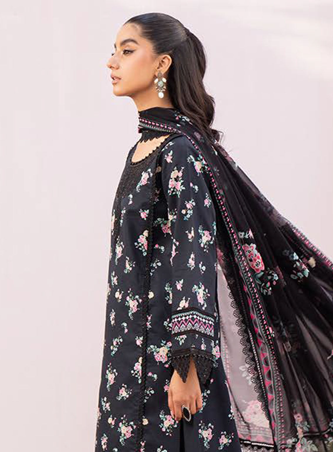 Lamhay By Bin Ilyas Luxury Embroidered Lawn 3 Piece Unstitched Suit BI24LLEL D-110 Lamhay By Bin Ilyas Luxury Embroidered Lawn 3 Piece Unstitched Suit BI24LLEL D-110