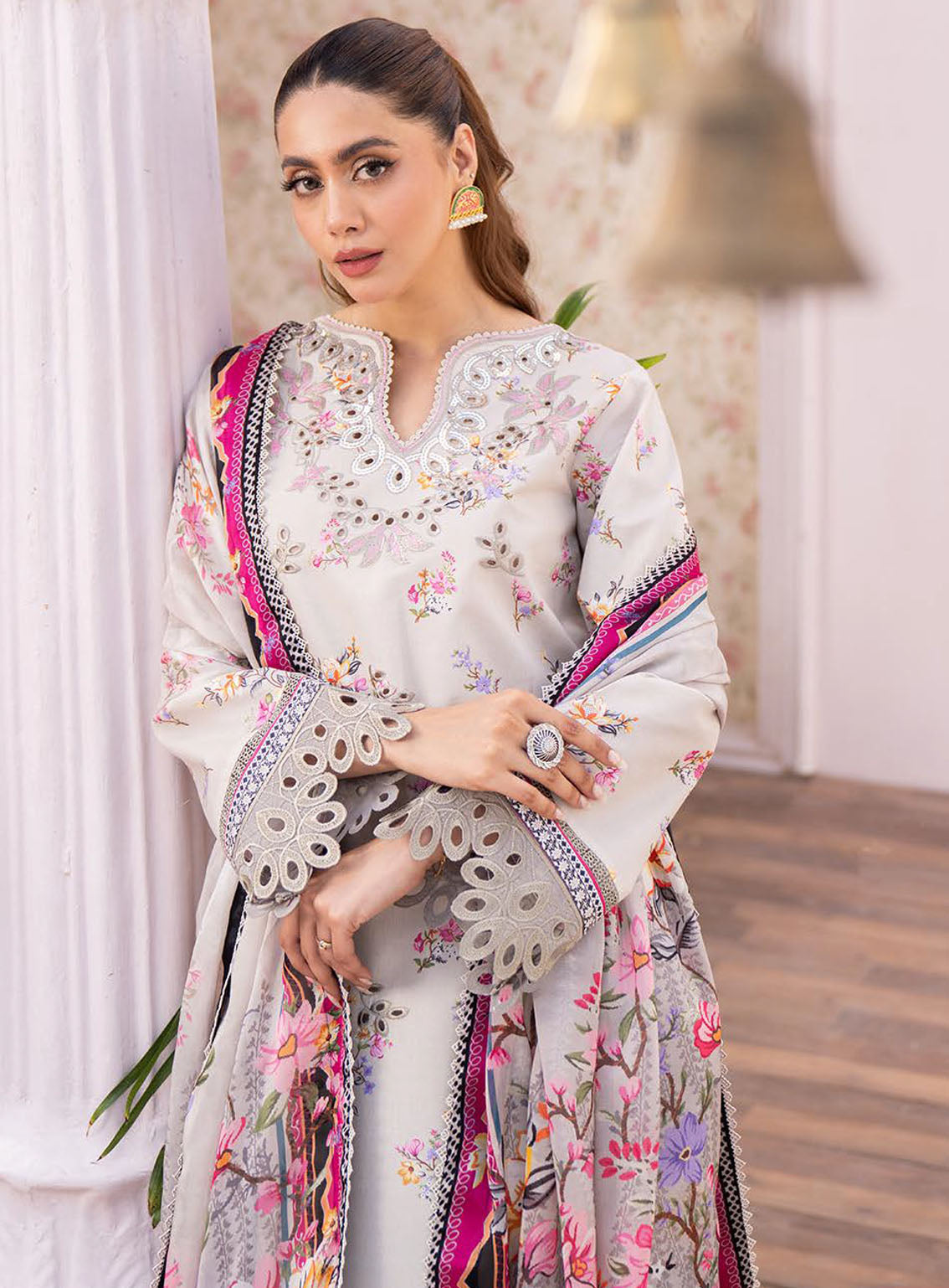 Lamhay By Bin Ilyas Luxury Embroidered Lawn 3 Piece Unstitched Suit BI24LLEL D-111 Lamhay By Bin Ilyas Luxury Embroidered Lawn 3 Piece Unstitched Suit BI24LLEL D-111
