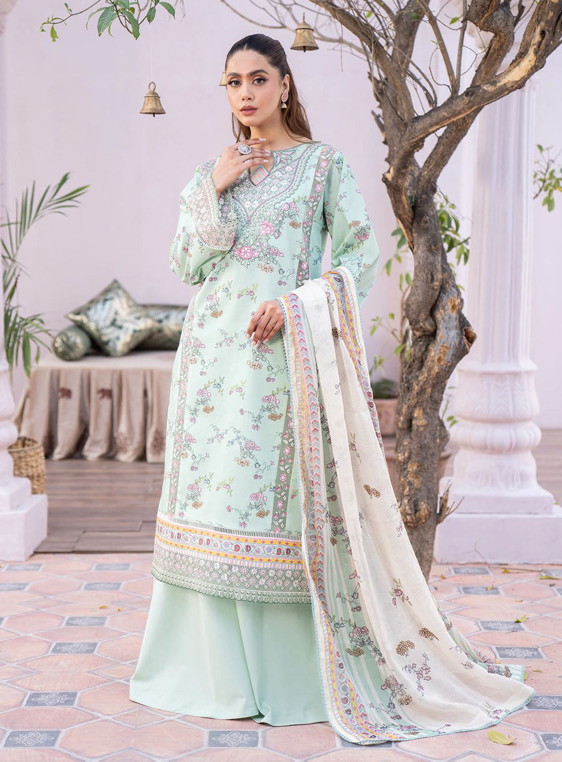 Lamhay By Bin Ilyas Luxury Embroidered Lawn 3 Piece Unstitched Suit BI24LLEL D-112 Lamhay By Bin Ilyas Luxury Embroidered Lawn 3 Piece Unstitched Suit BI24LLEL D-112