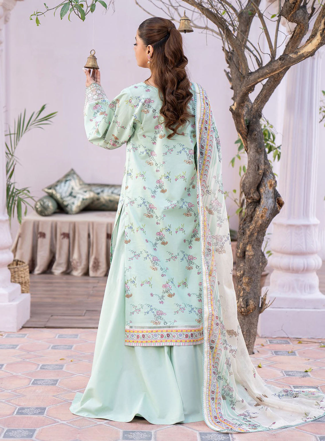 Lamhay By Bin Ilyas Luxury Embroidered Lawn 3 Piece Unstitched Suit BI24LLEL D-112 Lamhay By Bin Ilyas Luxury Embroidered Lawn 3 Piece Unstitched Suit BI24LLEL D-112