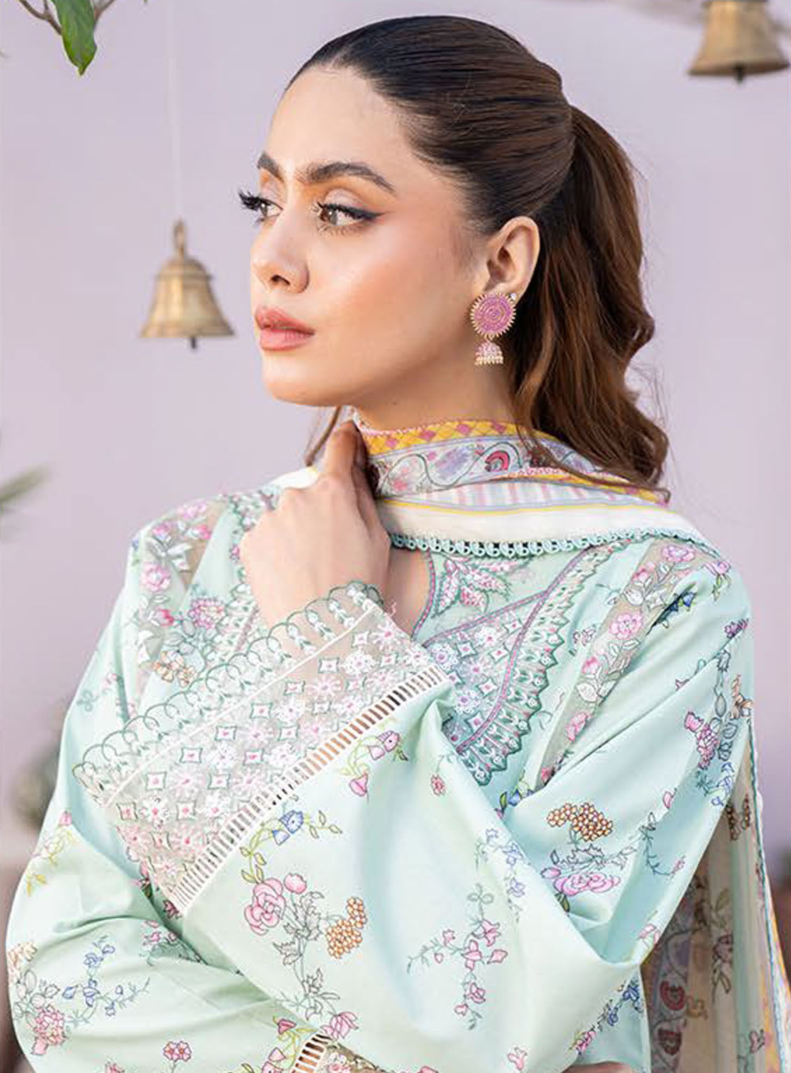 Lamhay By Bin Ilyas Luxury Embroidered Lawn 3 Piece Unstitched Suit BI24LLEL D-112 Lamhay By Bin Ilyas Luxury Embroidered Lawn 3 Piece Unstitched Suit BI24LLEL D-112