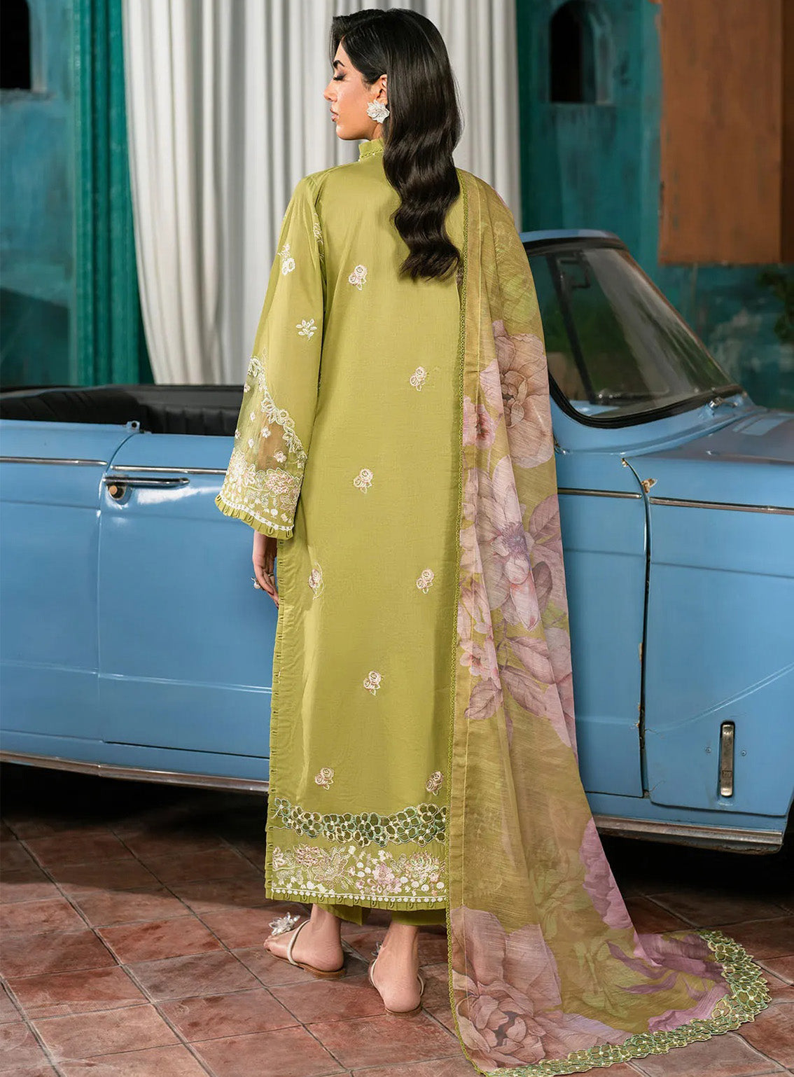 Lamhay By Zarif Embroidered Lawn 3 Piece Unstitched Suit ZF25LEL D-03 HIRRAM Lamhay By Zarif Embroidered Lawn 3 Piece Unstitched Suit ZF25LEL D-03 HIRRAM