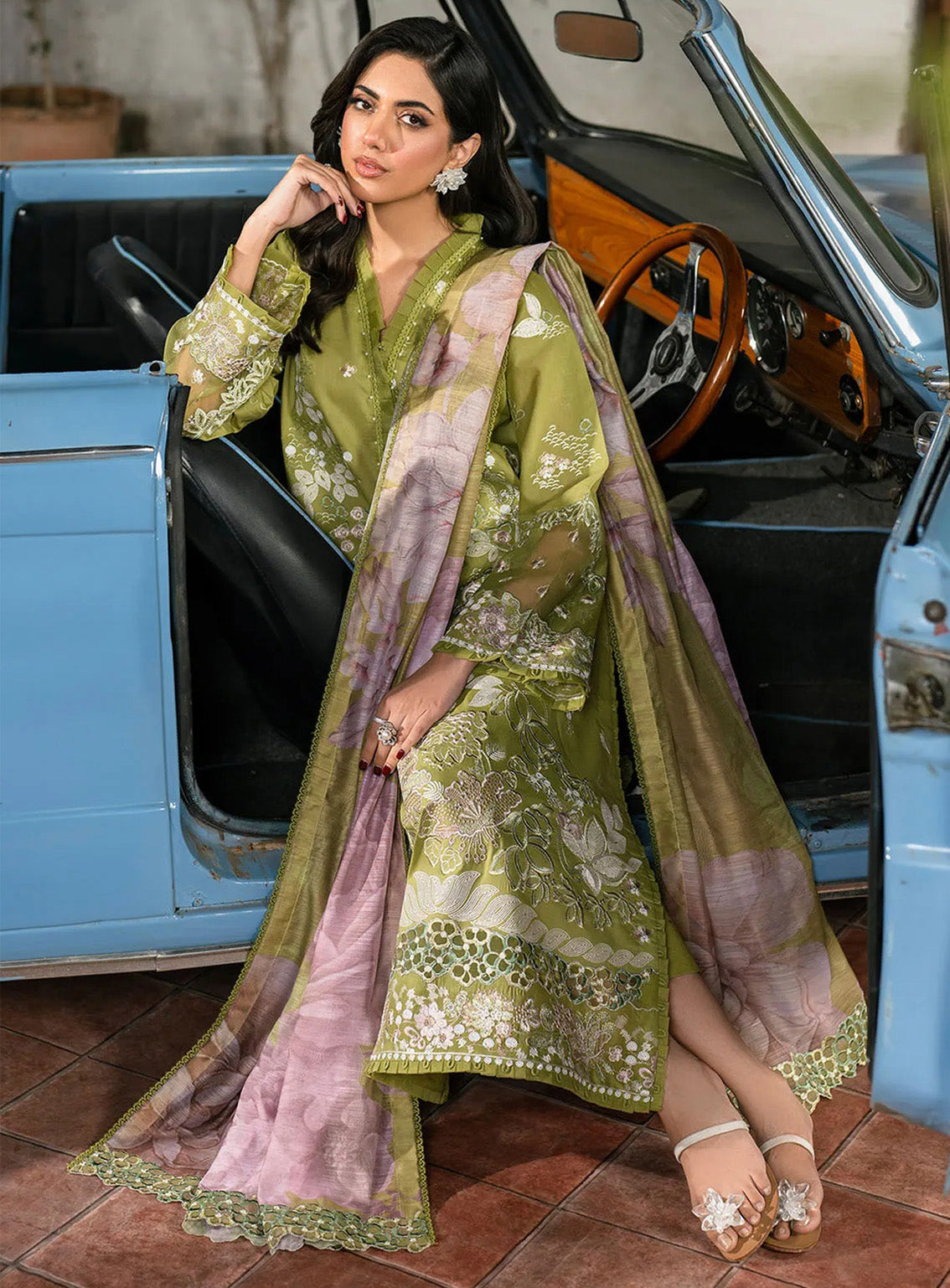 Lamhay By Zarif Embroidered Lawn 3 Piece Unstitched Suit ZF25LEL D-03 HIRRAM Lamhay By Zarif Embroidered Lawn 3 Piece Unstitched Suit ZF25LEL D-03 HIRRAM