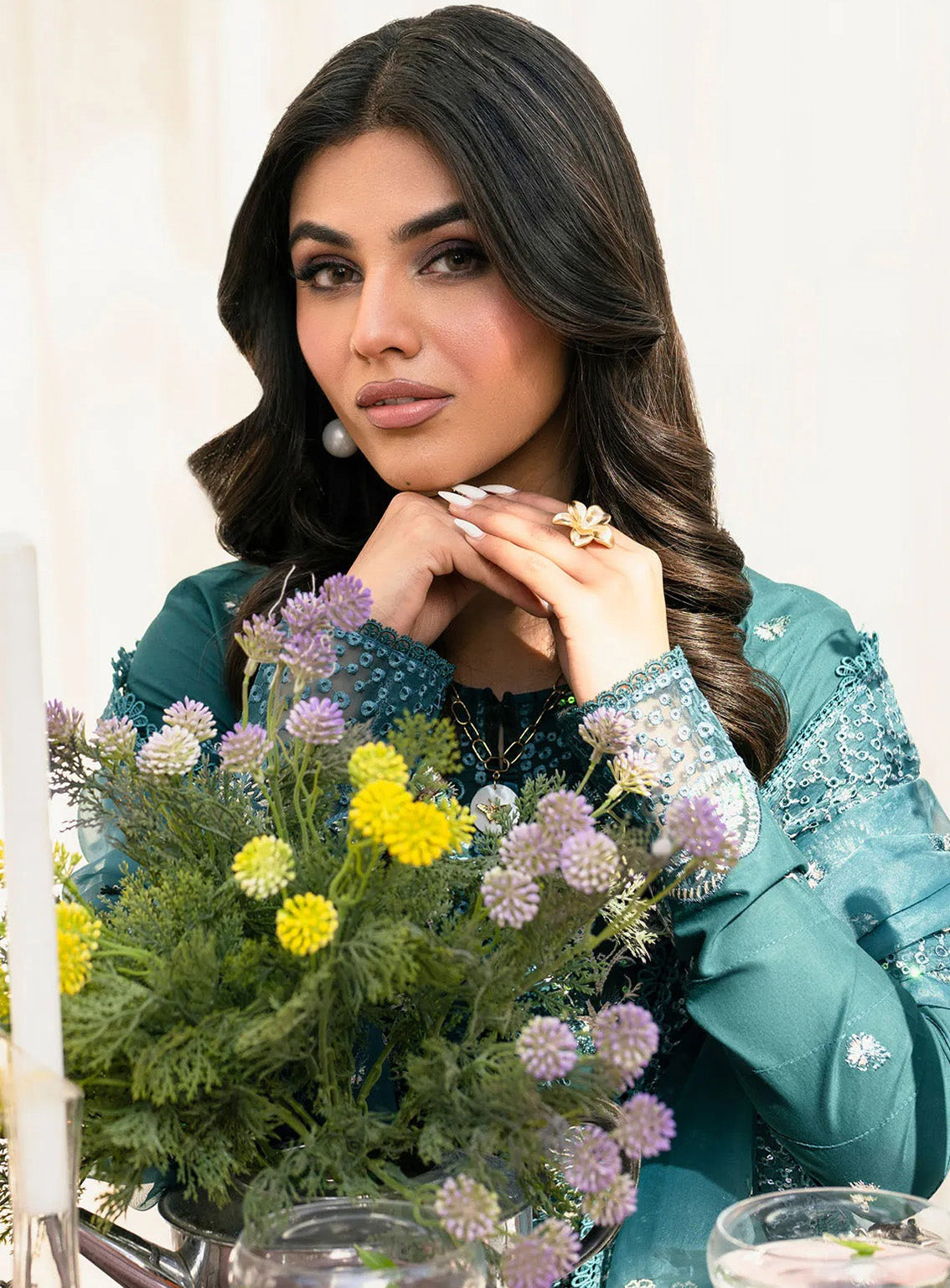 Lamhay By Zarif Embroidered Lawn 3 Piece Unstitched Suit ZF25LEL D-04 WARINA Lamhay By Zarif Embroidered Lawn 3 Piece Unstitched Suit ZF25LEL D-04 WARINA