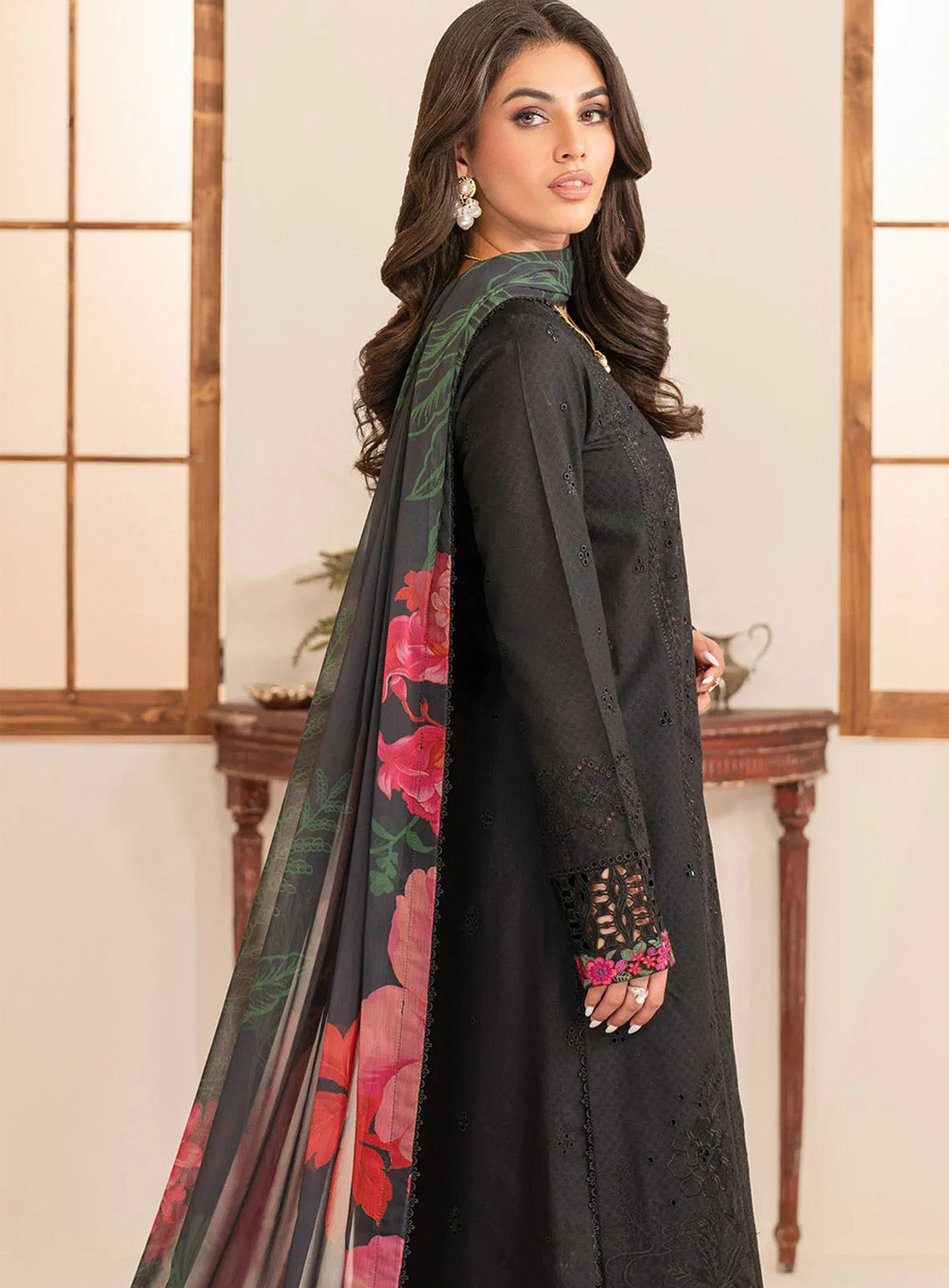 Lamhay By Zarif Embroidered Lawn 3 Piece Unstitched Suit ZF25LEL D-05 ZOYAH Lamhay By Zarif Embroidered Lawn 3 Piece Unstitched Suit ZF25LEL D-05 ZOYAH