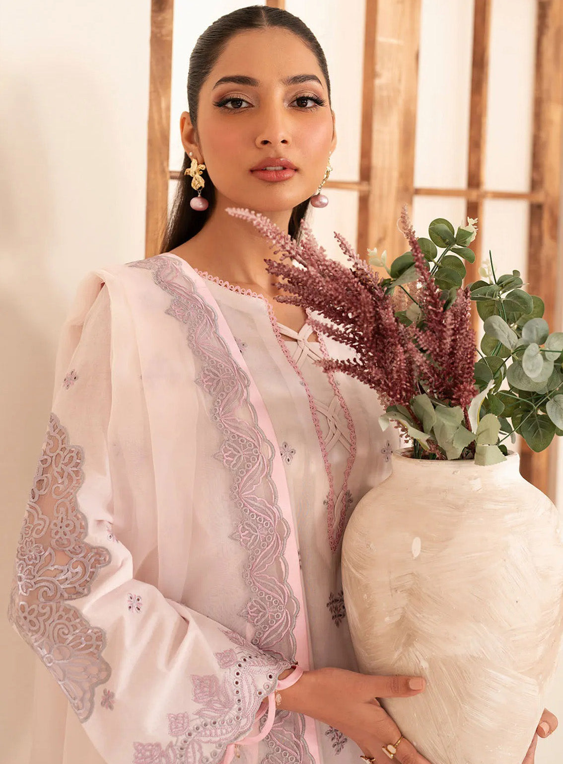 Lamhay By Zarif Embroidered Lawn 3 Piece Unstitched Suit ZF25LEL D-07 NERISA Lamhay By Zarif Embroidered Lawn 3 Piece Unstitched Suit ZF25LEL D-07 NERISA