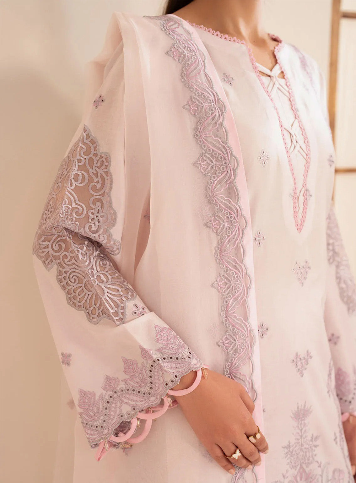 Lamhay By Zarif Embroidered Lawn 3 Piece Unstitched Suit ZF25LEL D-07 NERISA Lamhay By Zarif Embroidered Lawn 3 Piece Unstitched Suit ZF25LEL D-07 NERISA