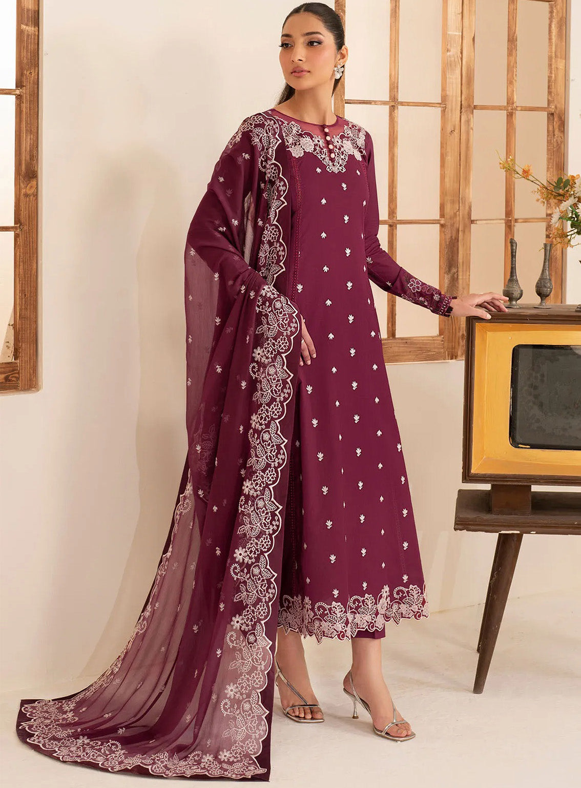 Lamhay By Zarif Embroidered Lawn 3 Piece Unstitched Suit ZF25LEL D-08 TEHMEEN Lamhay By Zarif Embroidered Lawn 3 Piece Unstitched Suit ZF25LEL D-08 TEHMEEN