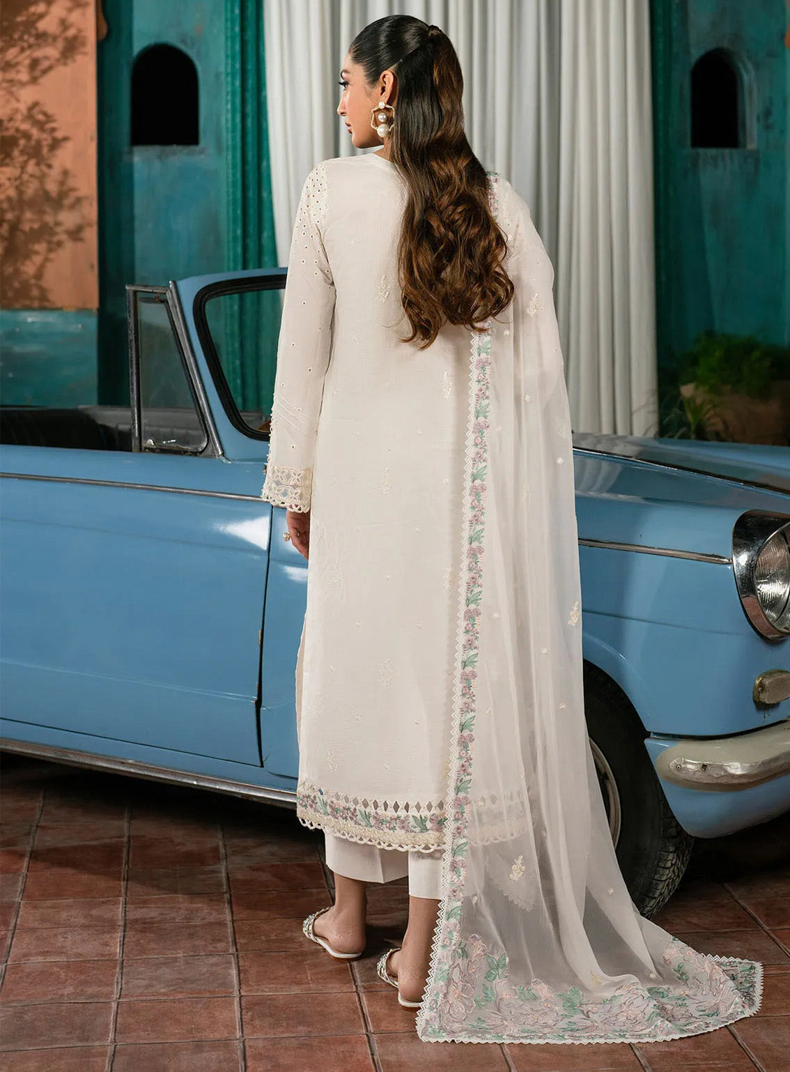 Lamhay By Zarif Embroidered Lawn 3 Piece Unstitched Suit ZF25LEL D-09 JANIRA Lamhay By Zarif Embroidered Lawn 3 Piece Unstitched Suit ZF25LEL D-09 JANIRA