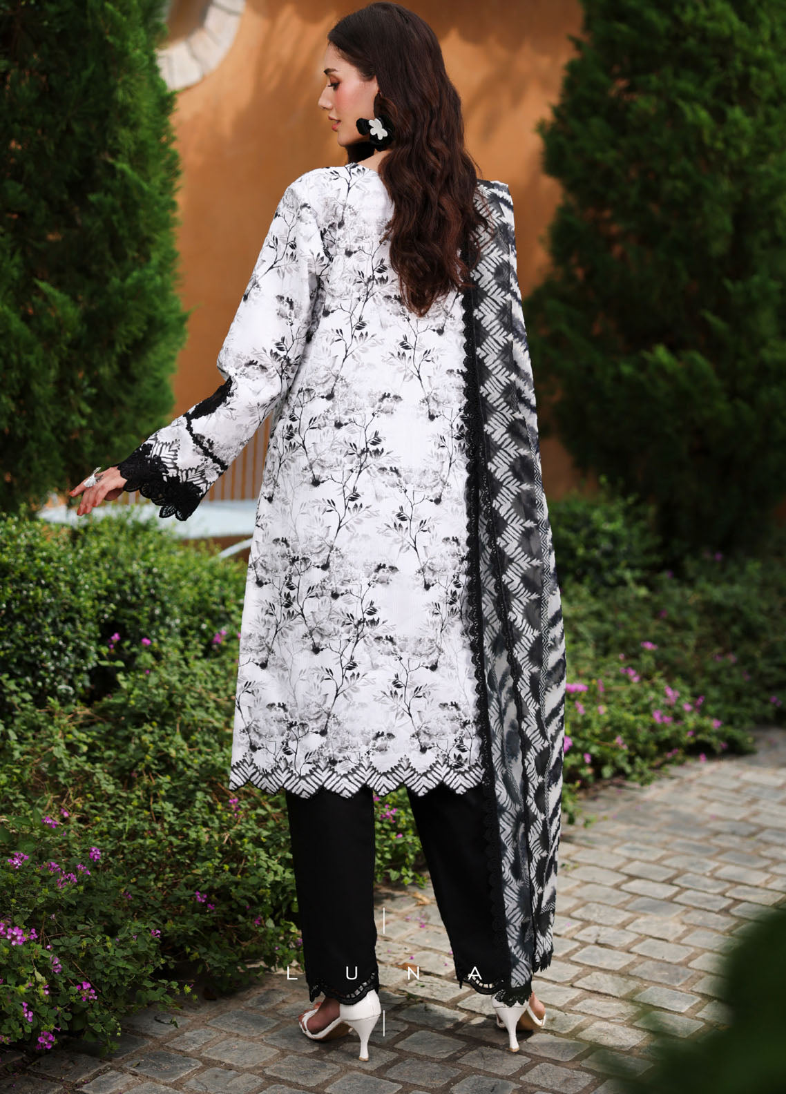 Life Style By Rang Rasiya Embroidered Satin Stipe Lawn 3 Piece Unstitched Suit RR26LSS D-05 LUNA Life Style By Rang Rasiya Embroidered Satin Stipe Lawn 3 Piece Unstitched Suit RR26LSS D-05 LUNA