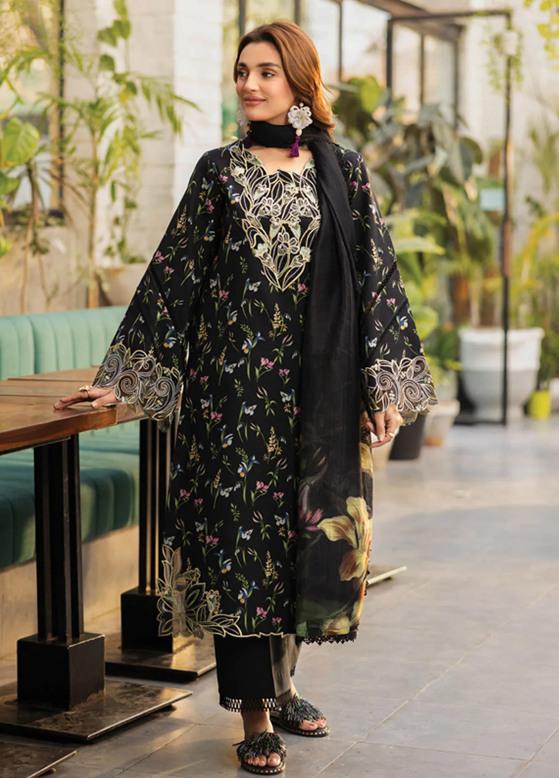 Lifestyle By Rang Rasiya Embroidered Lawn 3 Piece Unstitched Suit RR25LS D-01 MIDNIGHT Lifestyle By Rang Rasiya Embroidered Lawn 3 Piece Unstitched Suit RR25LS D-01 MIDNIGHT