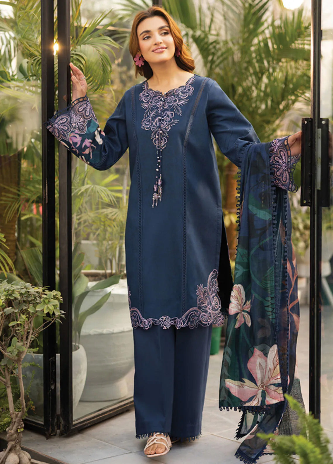 Lifestyle By Rang Rasiya Embroidered Lawn 3 Piece Unstitched Suit RR25LS D-07 LUNA Lifestyle By Rang Rasiya Embroidered Lawn 3 Piece Unstitched Suit RR25LS D-07 LUNA