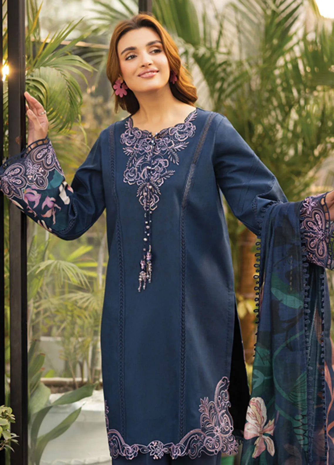 Lifestyle By Rang Rasiya Embroidered Lawn 3 Piece Unstitched Suit RR25LS D-07 LUNA Lifestyle By Rang Rasiya Embroidered Lawn 3 Piece Unstitched Suit RR25LS D-07 LUNA