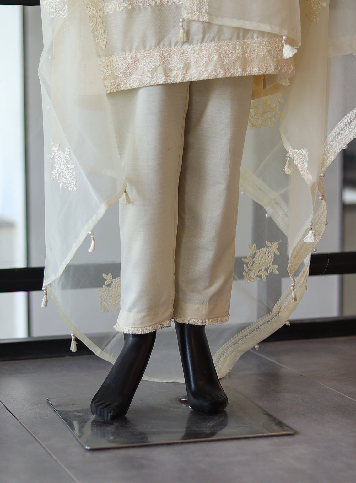 LSM Galleria Luxury Embroidered Cotton Net 3 Piece Stitched Suit - LSM24G LG-IZ-0105 LSM Galleria Luxury Embroidered Cotton Net 3 Piece Stitched Suit - LSM24G LG-IZ-0105