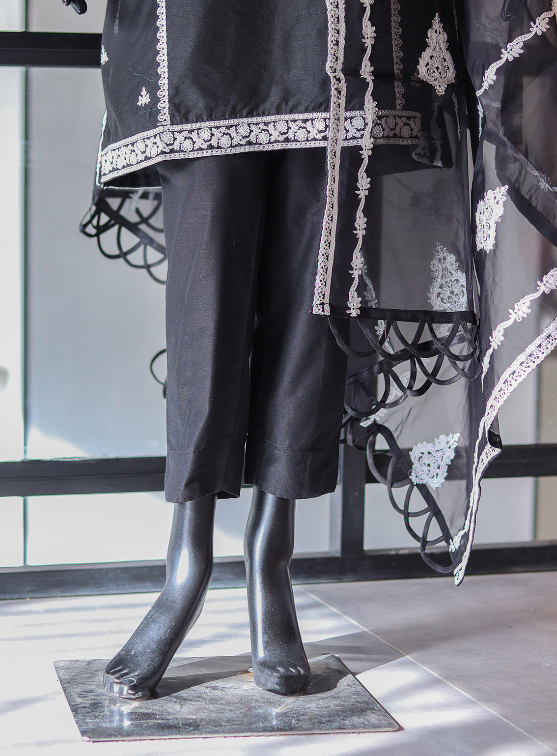 LSM Galleria Luxury Embroidered Cotton Net 3 Piece Stitched Suit - LSM24G LG-IZ-0106 LSM Galleria Luxury Embroidered Cotton Net 3 Piece Stitched Suit - LSM24G LG-IZ-0106