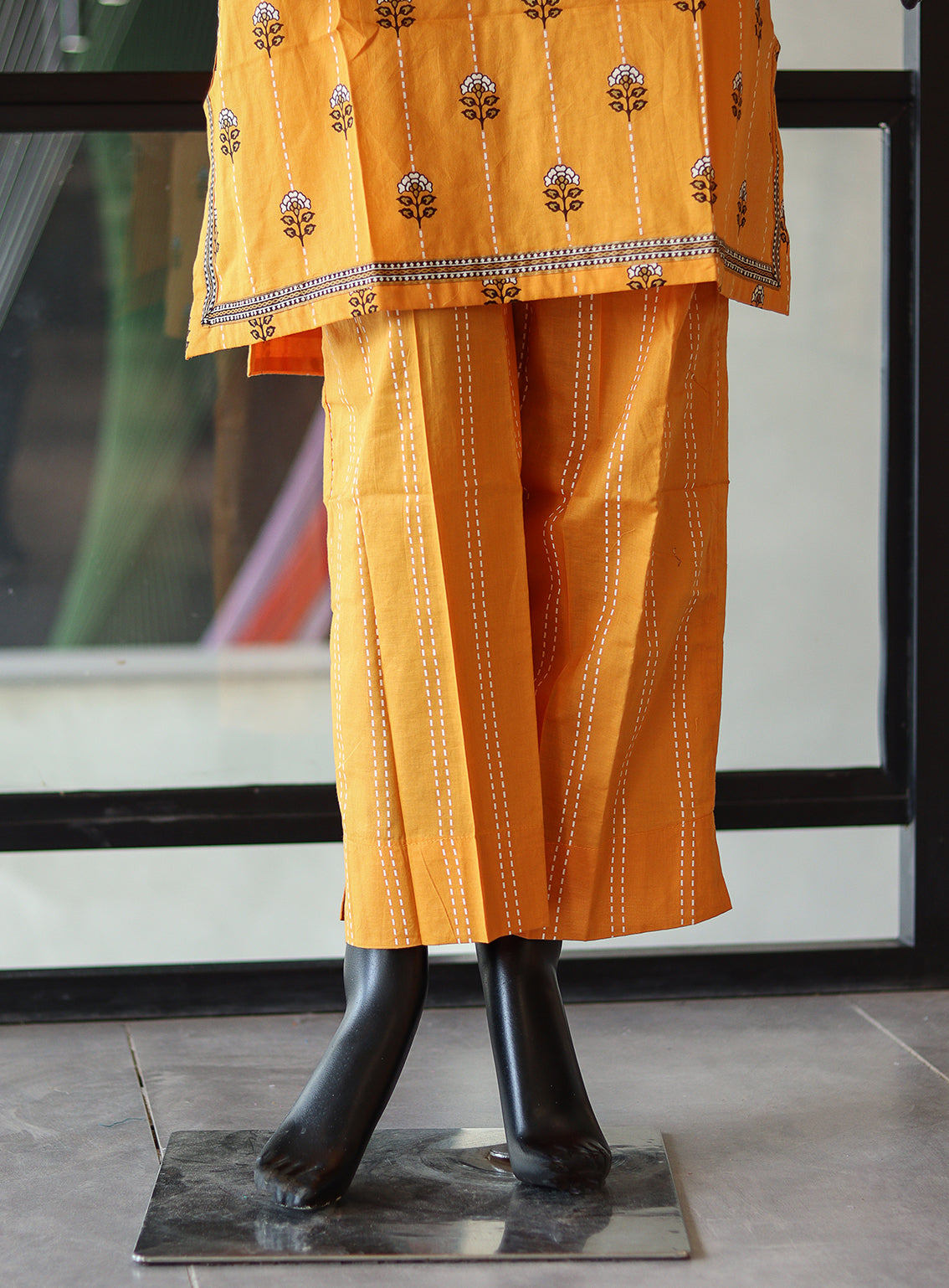 LSM Galleria Printed Lawn 2 Piece Stitched Suit - LSM24G LG-SR-0230 LSM Galleria Printed Lawn 2 Piece Stitched Suit - LSM24G LG-SR-0230
