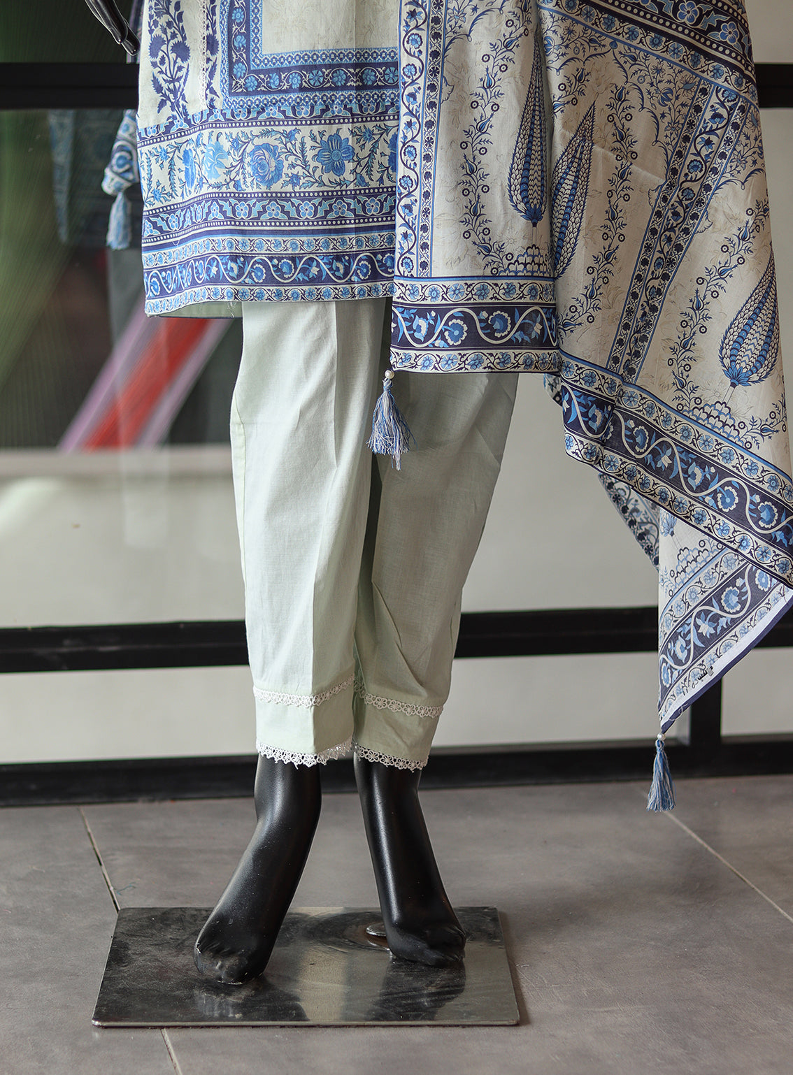 LSM Galleria Zari Printed Lawn 3 Piece Stitched Suit - LSM24G LSM-3536 LSM Galleria Zari Printed Lawn 3 Piece Stitched Suit - LSM24G LSM-3536